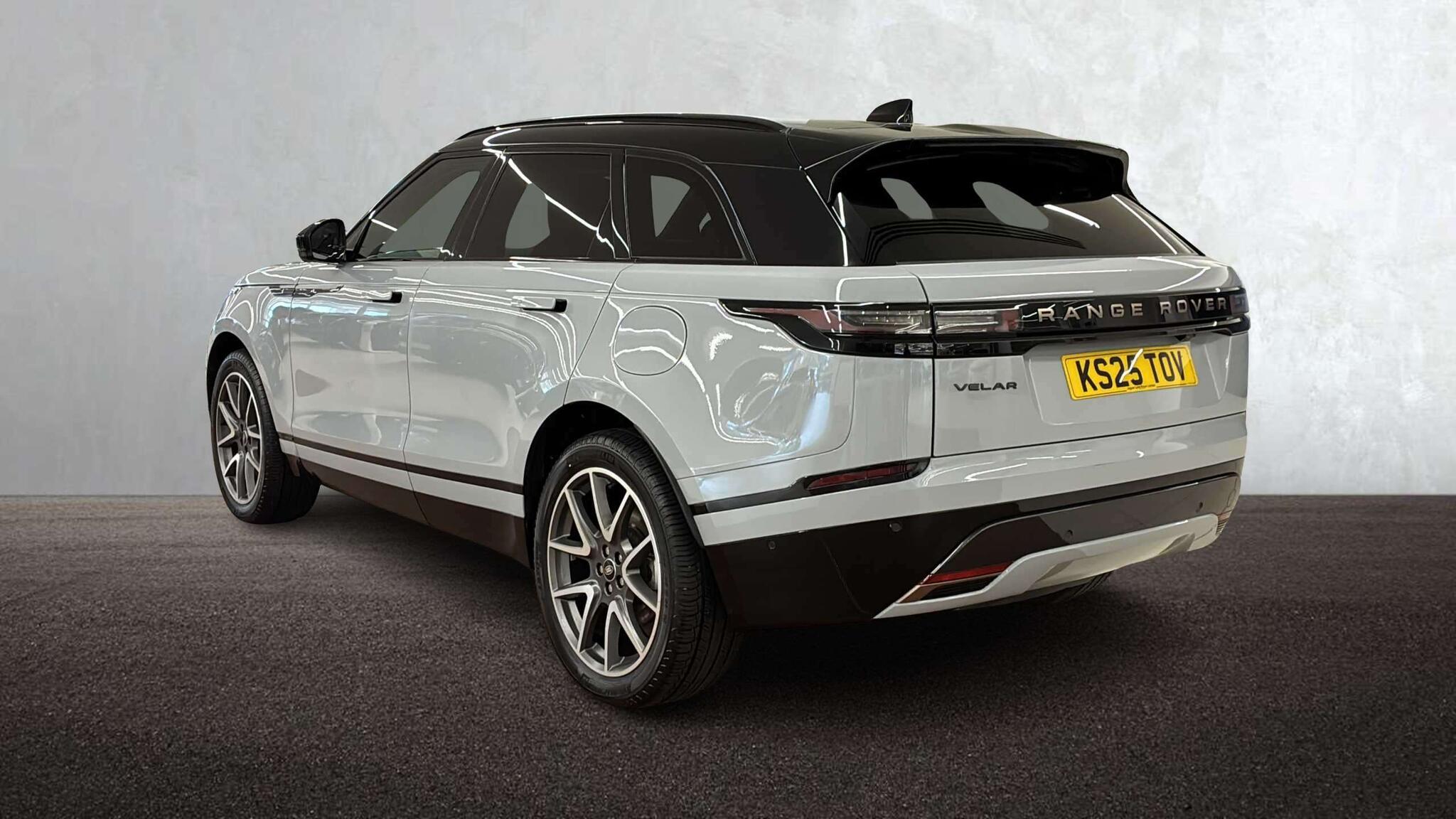 Land Rover Range Rover Velar view 2