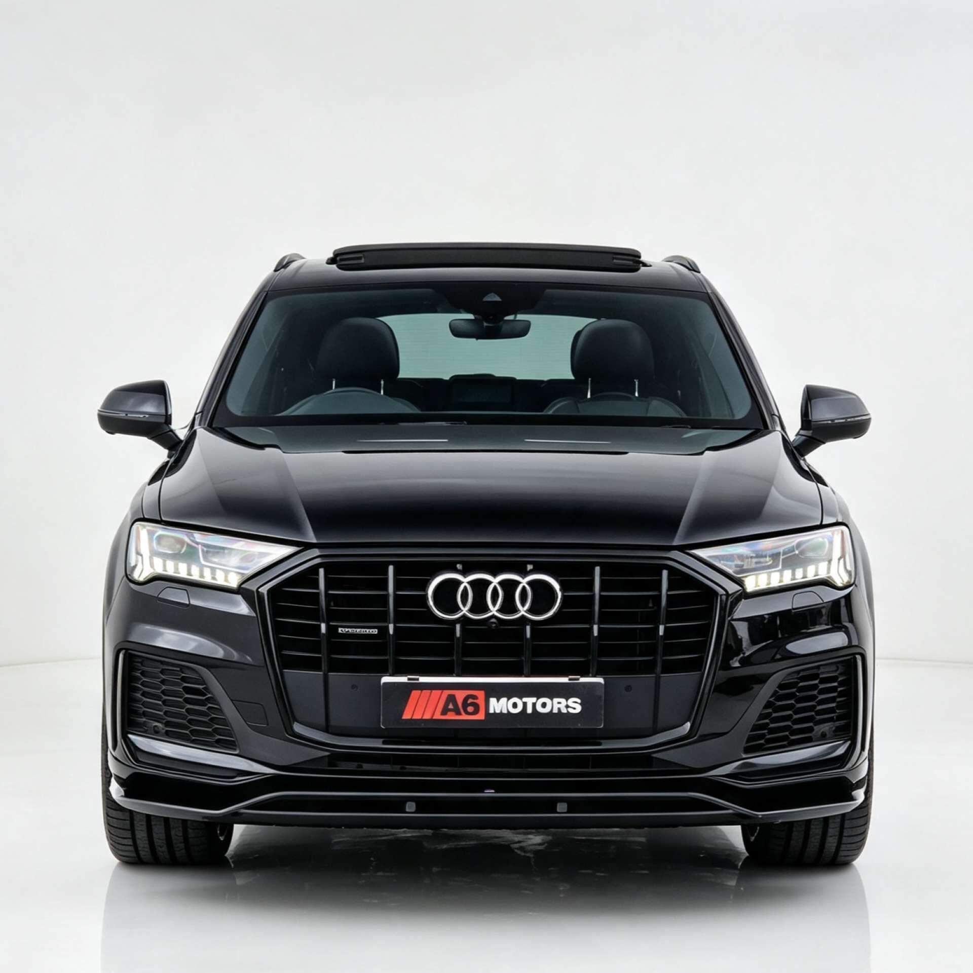 Audi Q7 view 4