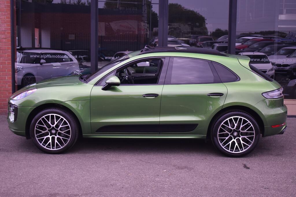 Porsche Macan view 15