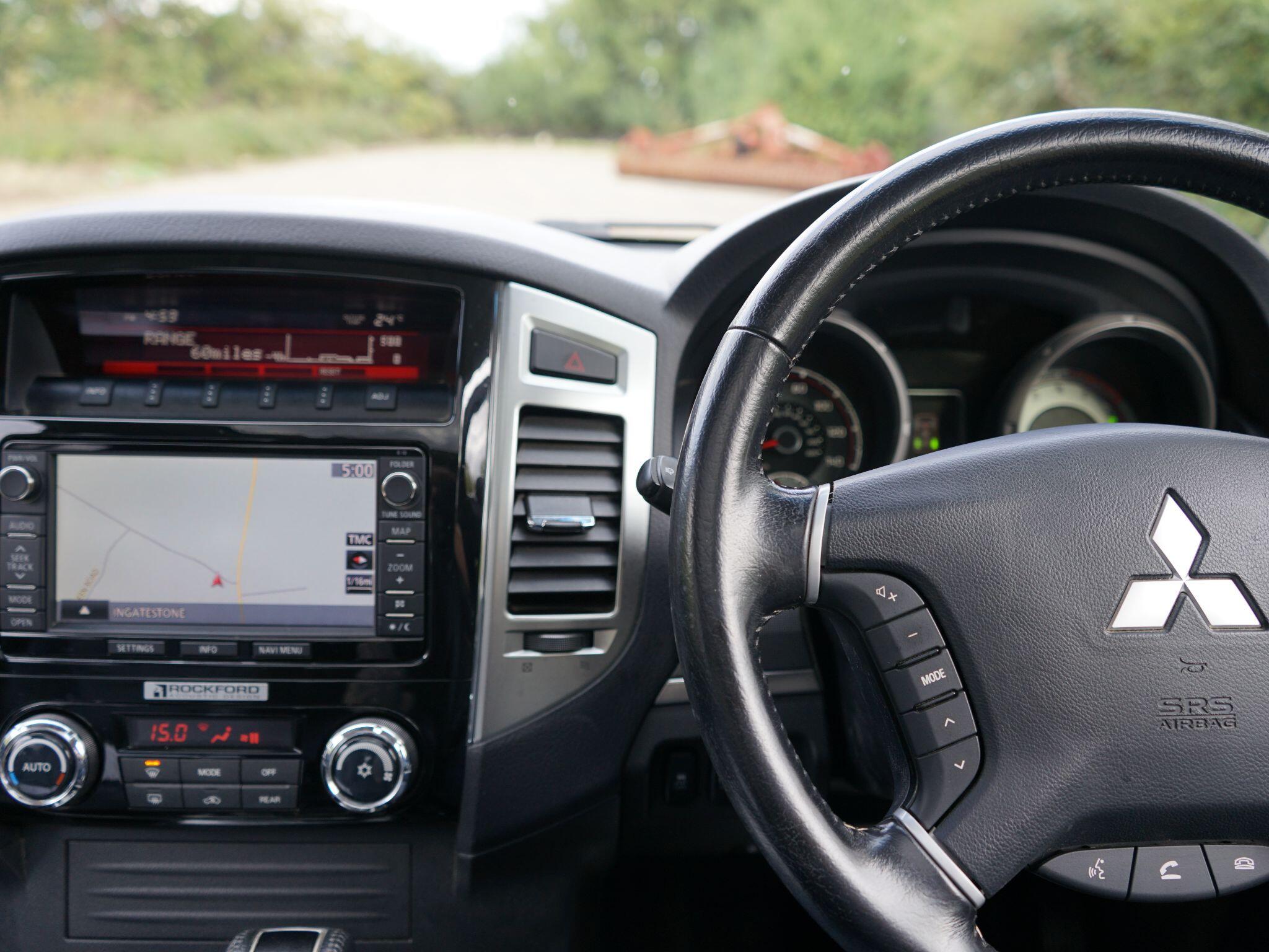 Mitsubishi Shogun view 8