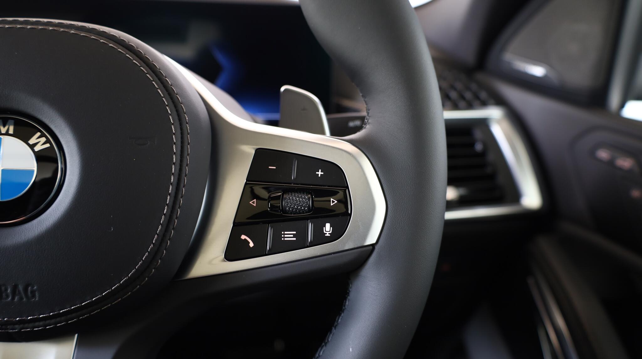 BMW X6 view 18