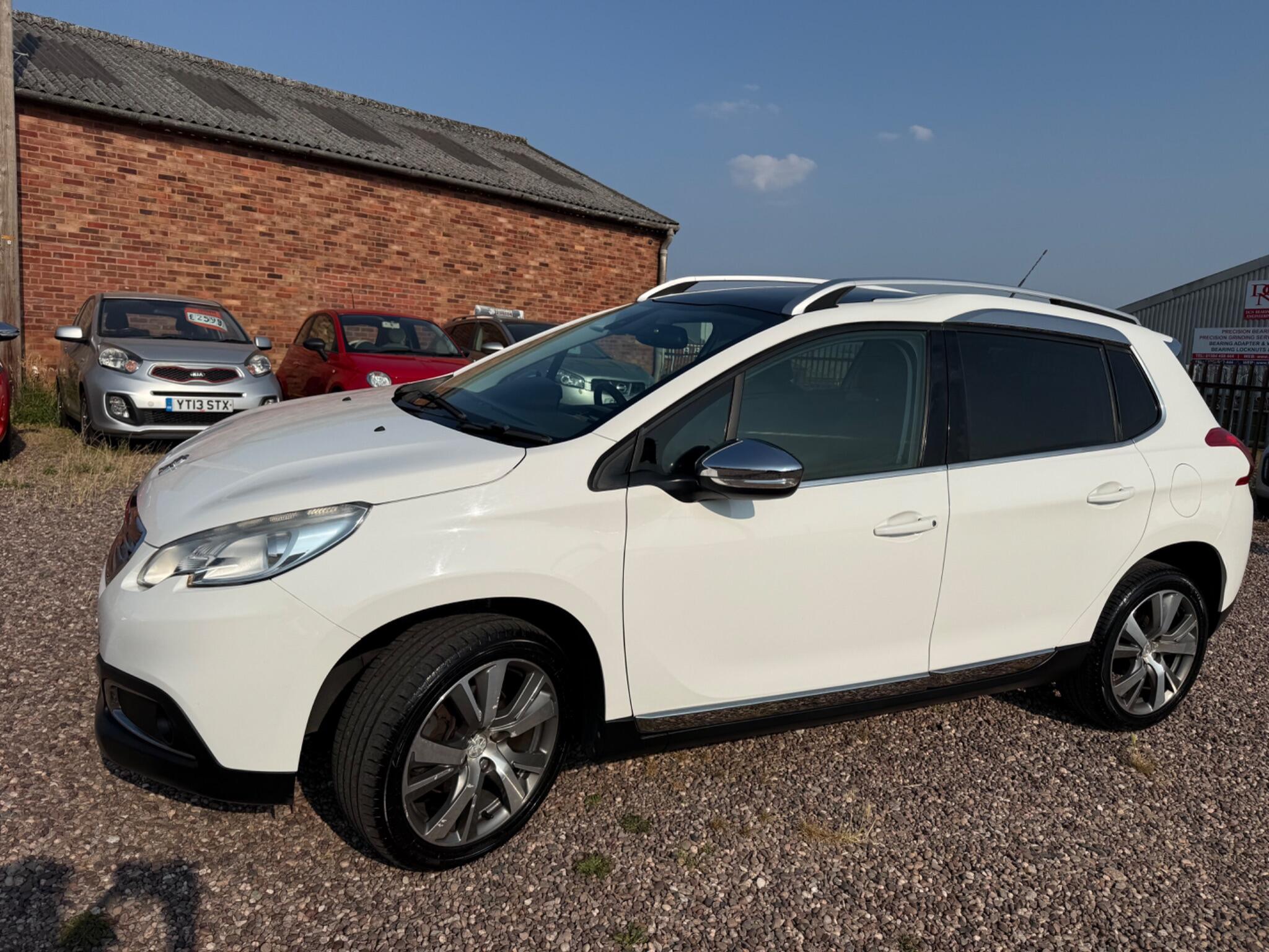 Peugeot 2008 view 8