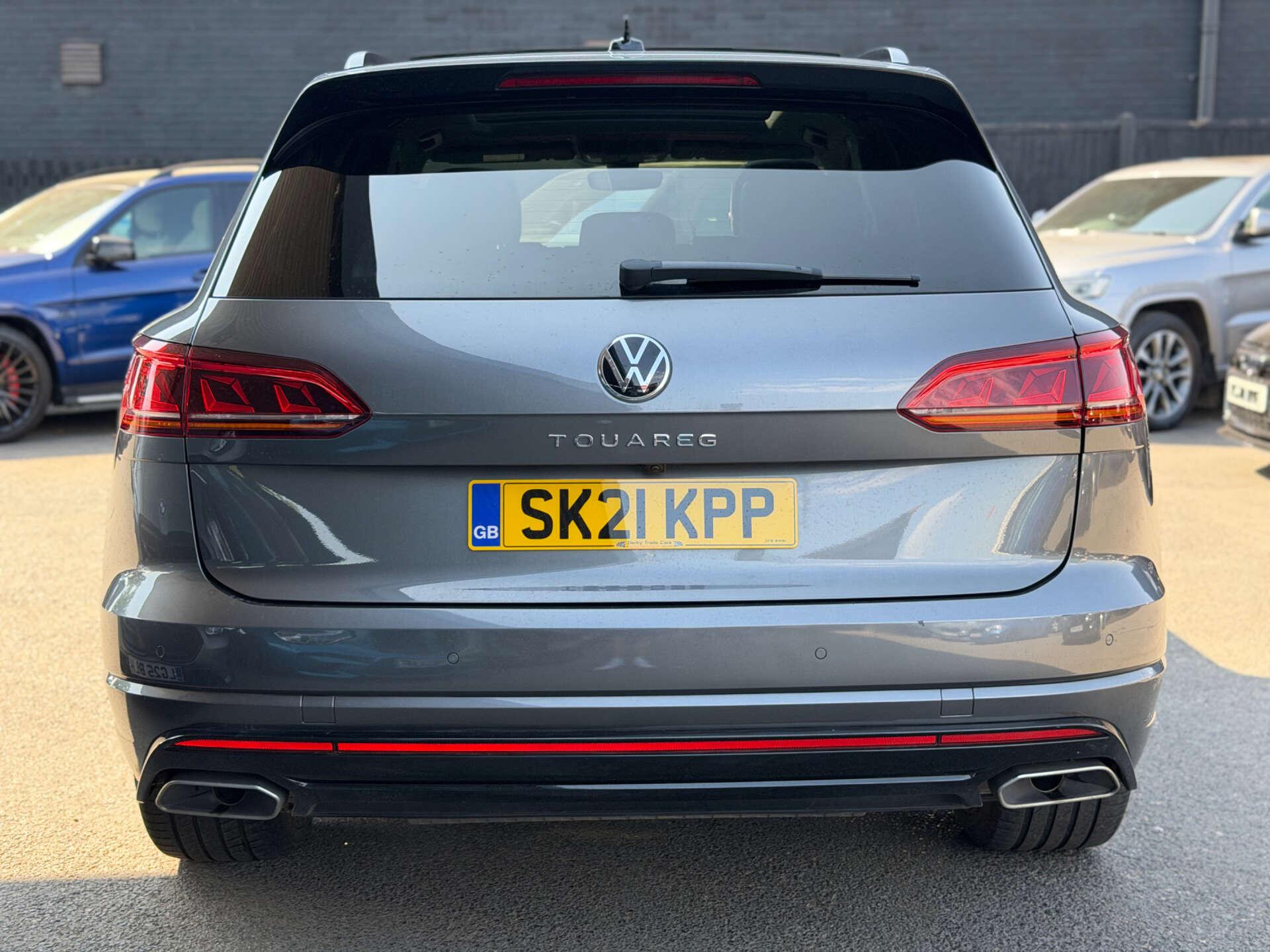 Volkswagen Touareg view 34