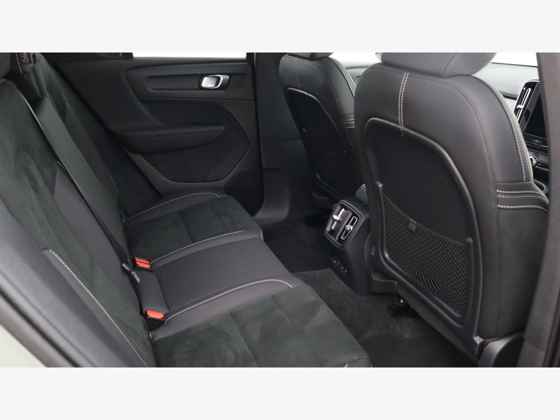 Volvo XC40 view 9