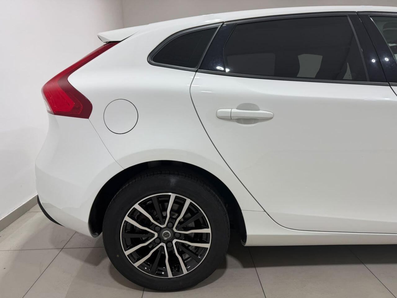 Volvo V40 view 12