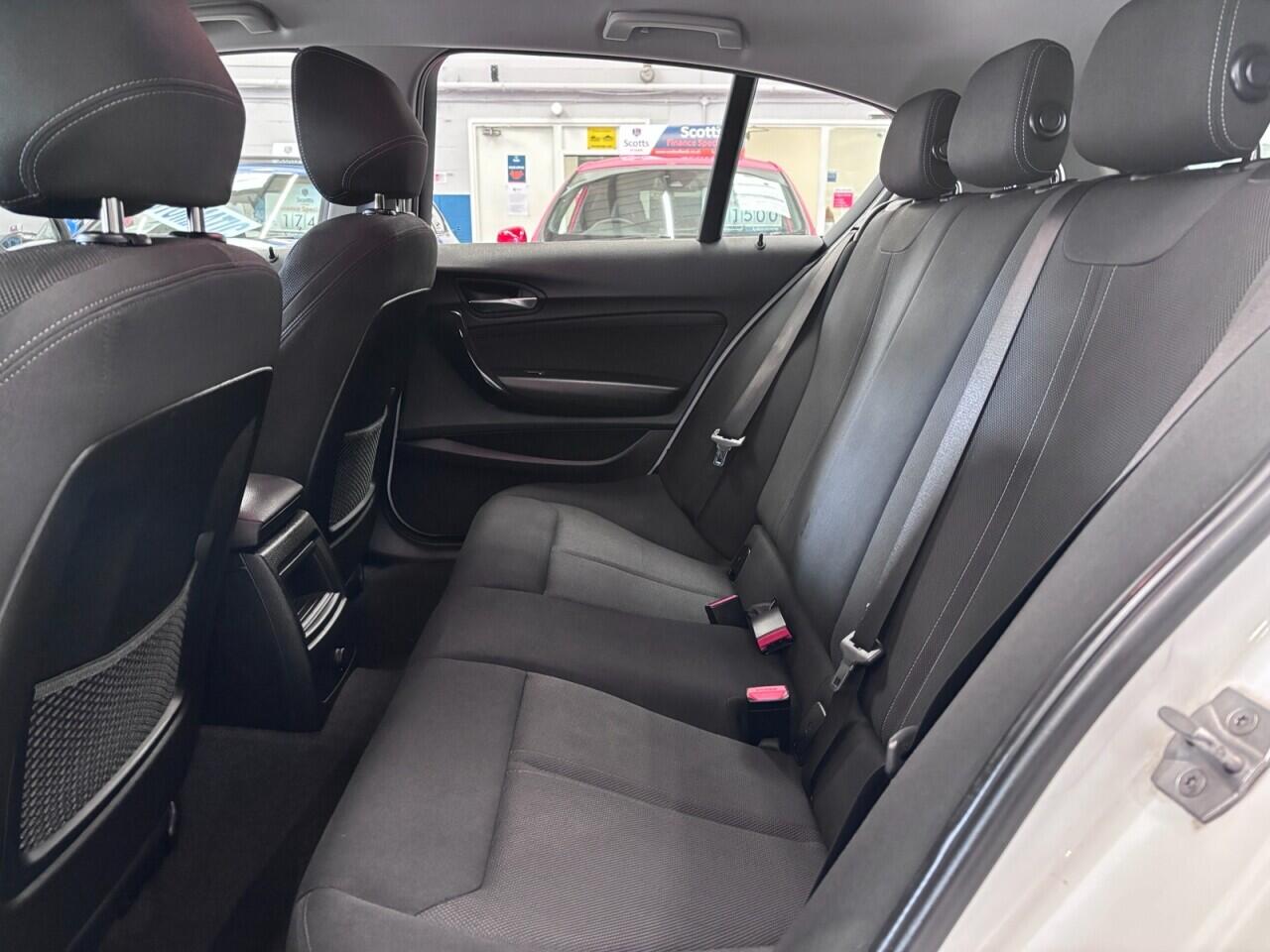 BMW 1 Series view 23