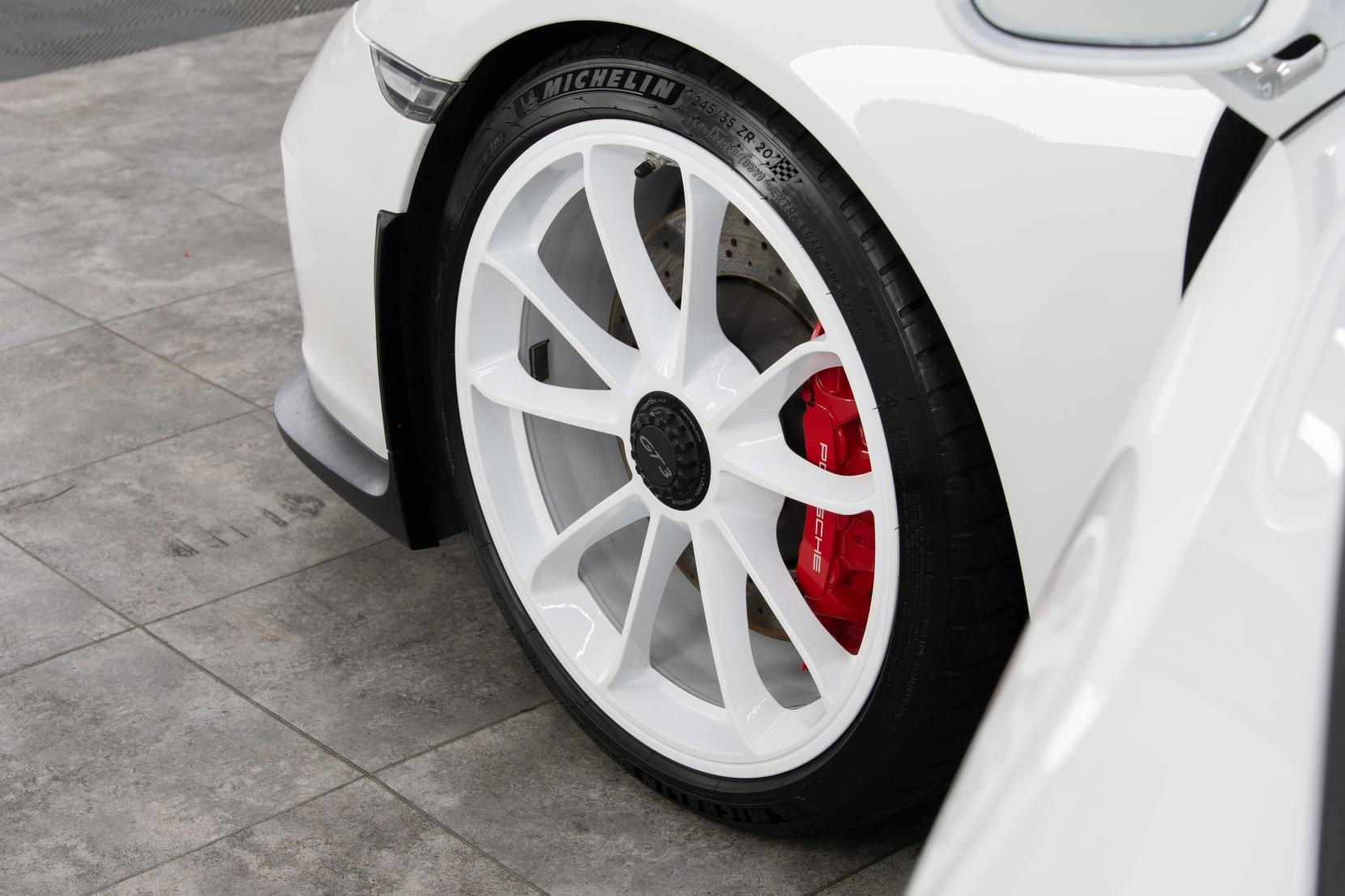 Porsche 911 view 27