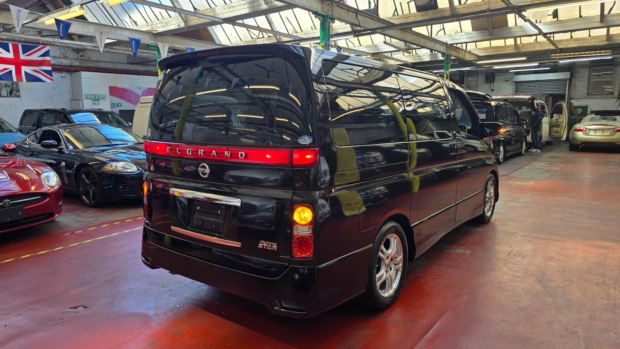 Nissan Elgrand view 39