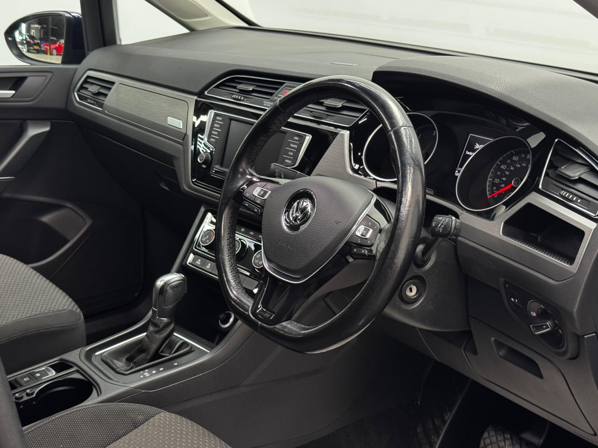 Volkswagen Touran view 67