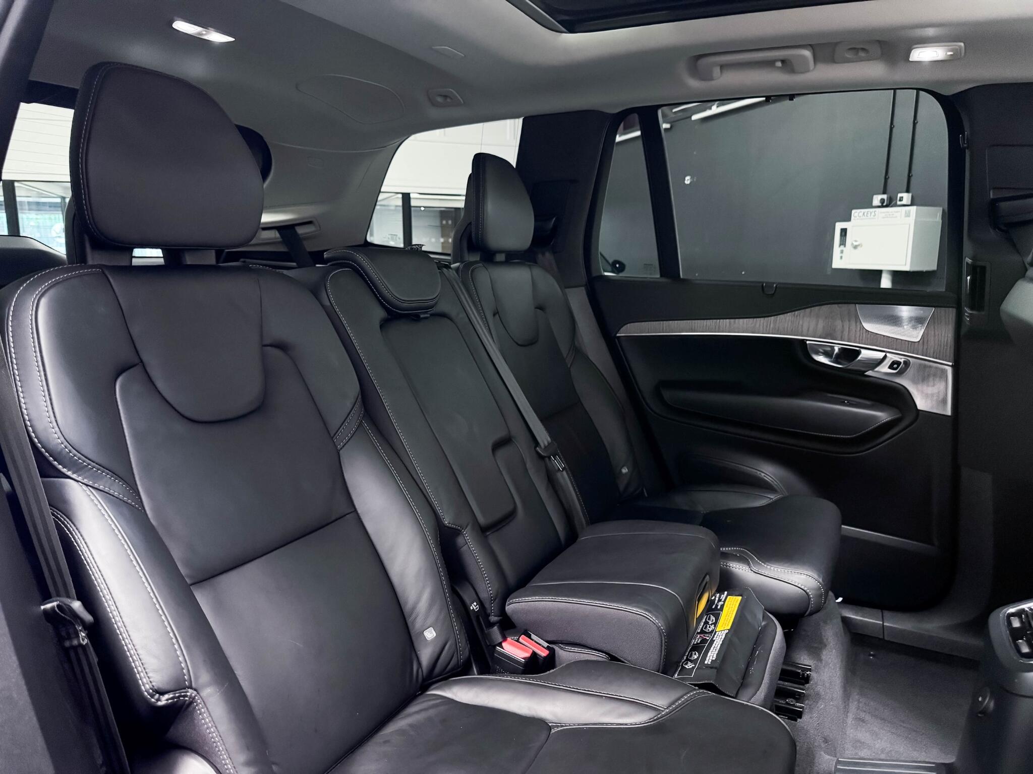Volvo XC90 view 32