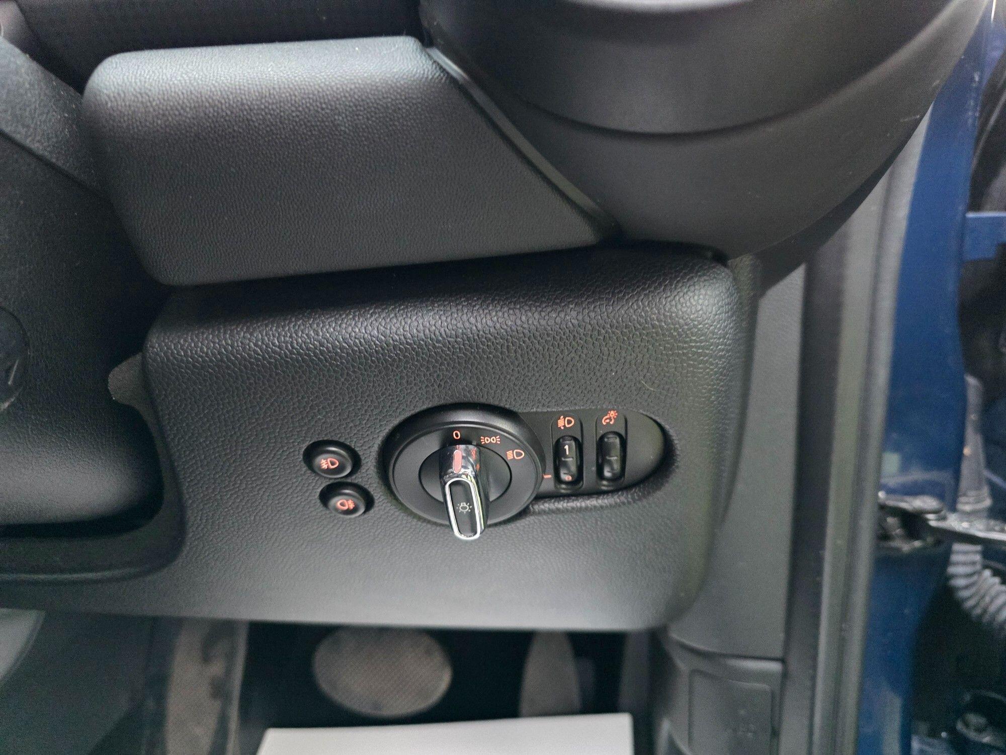 Mini Hatch view 19