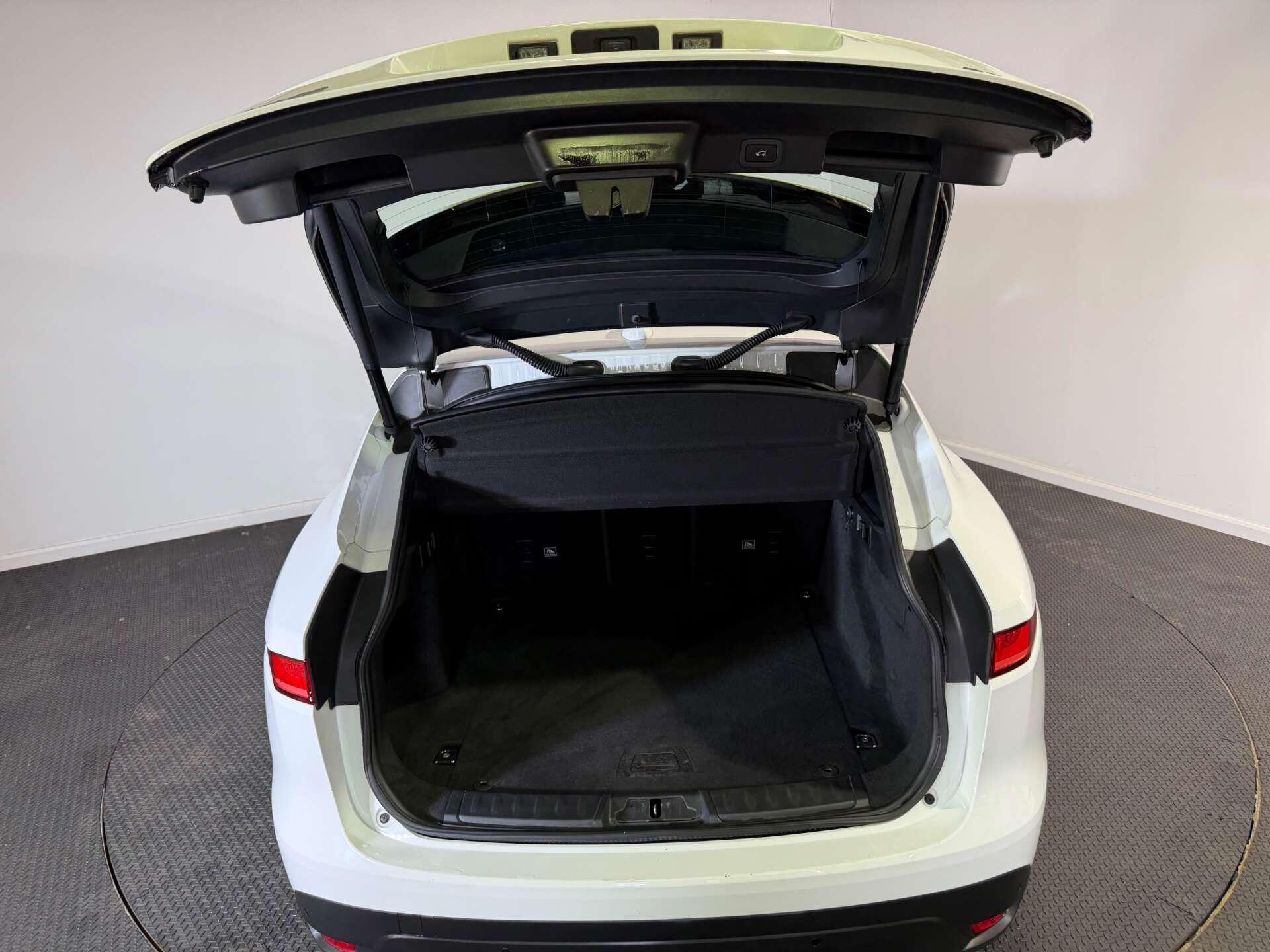Jaguar F-Pace view 9