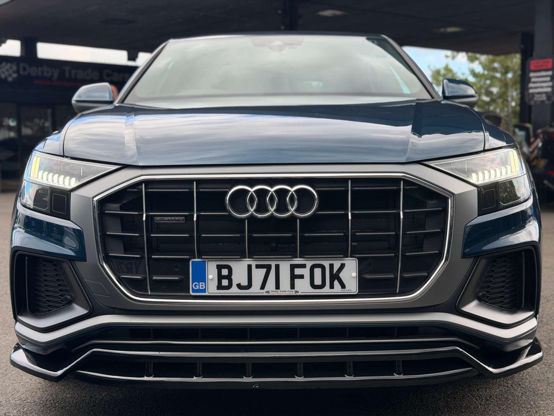 Audi Q8 view 5
