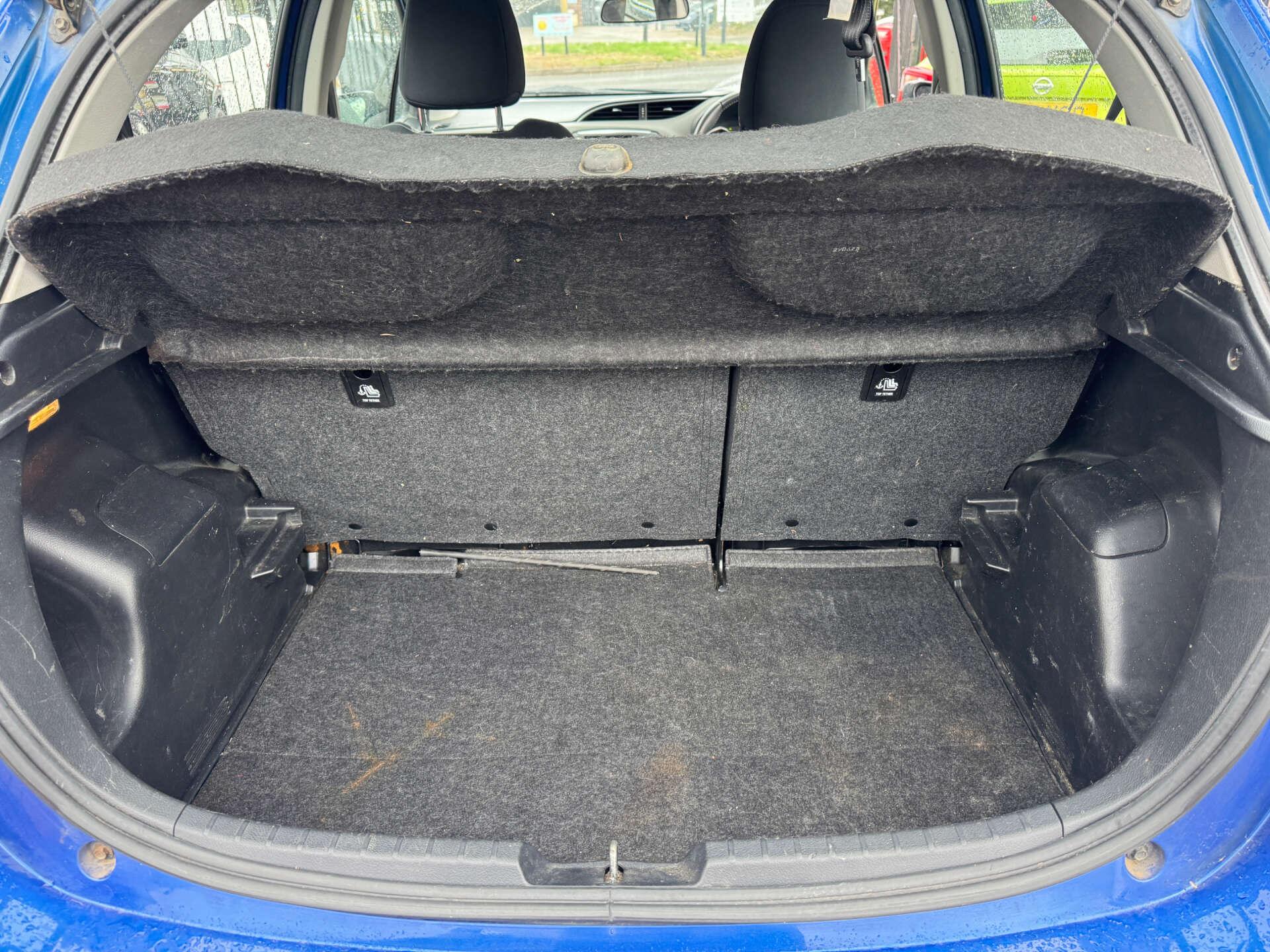 Toyota Yaris view 20