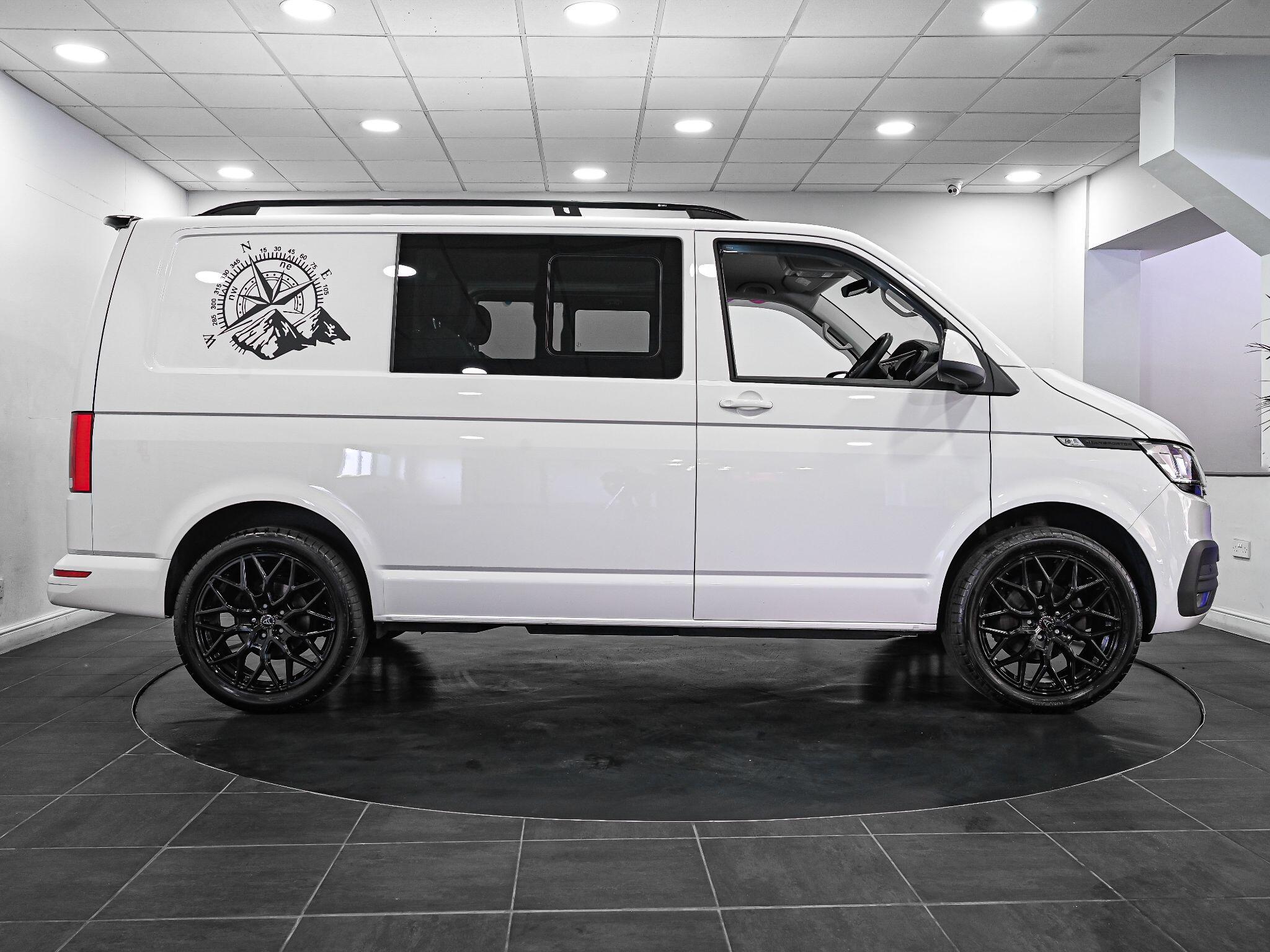 Volkswagen Transporter view 4