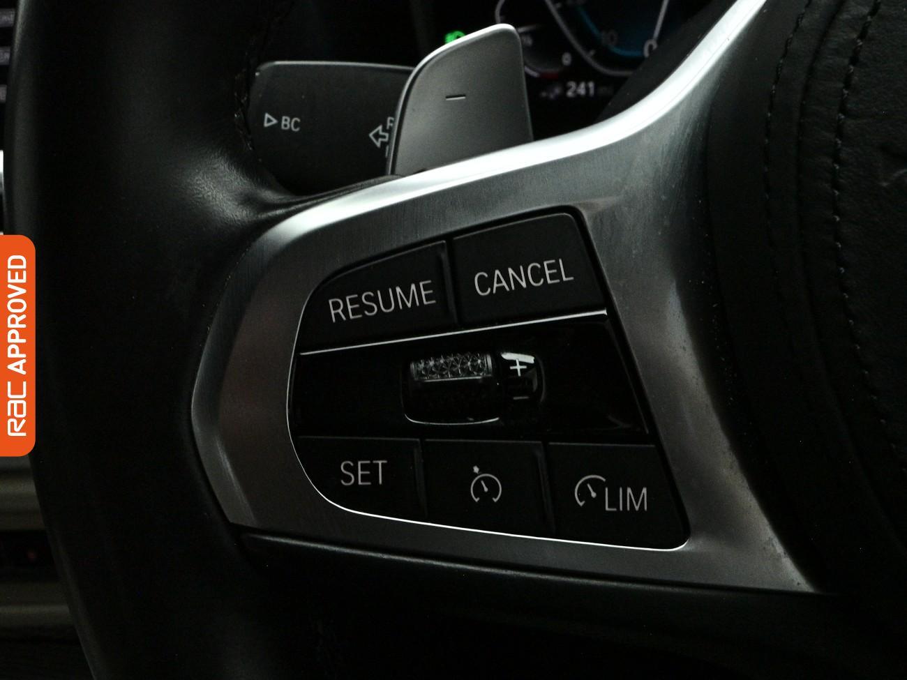 BMW 3 Series view 24