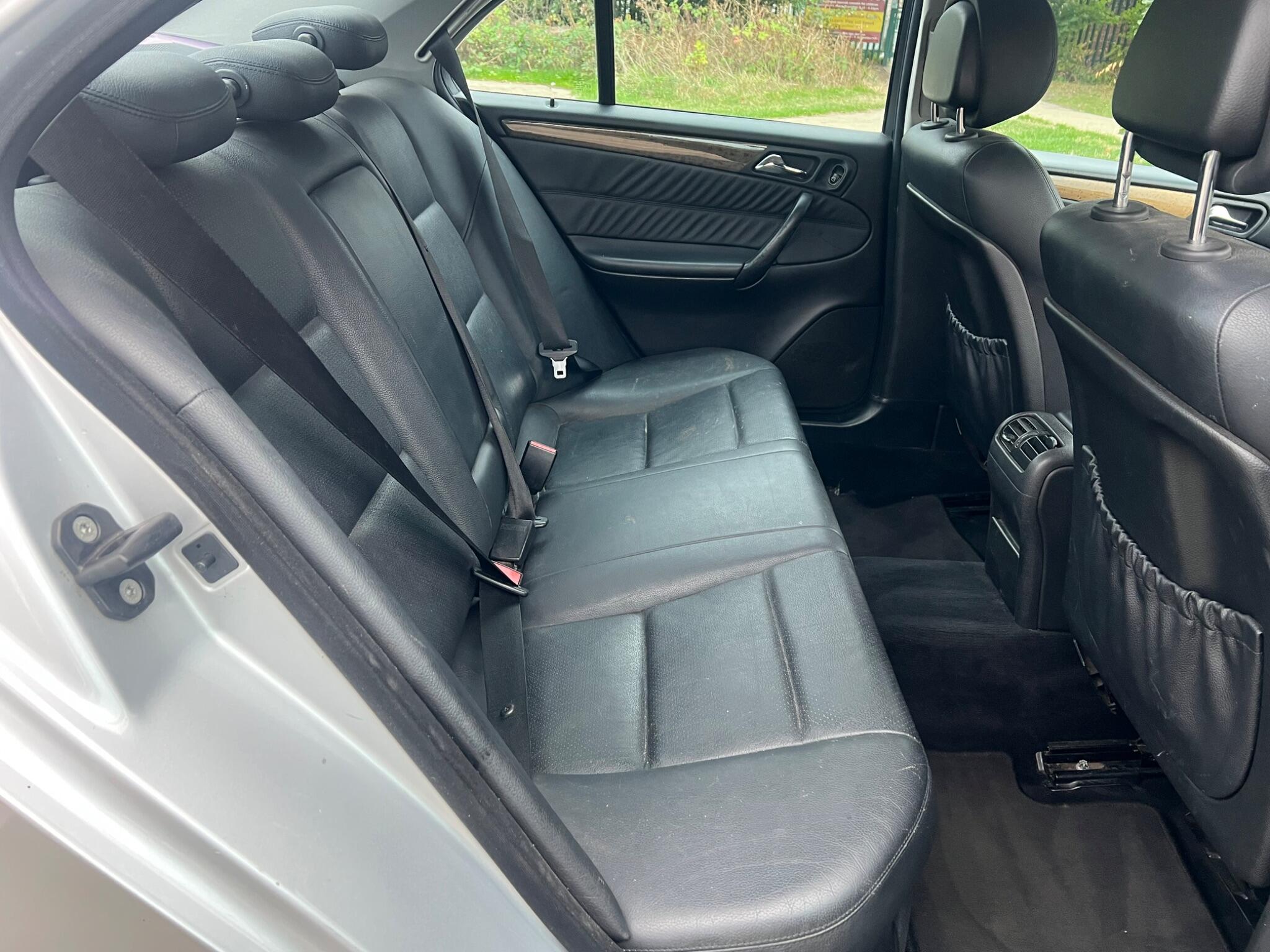 Mercedes-Benz C-Class view 24
