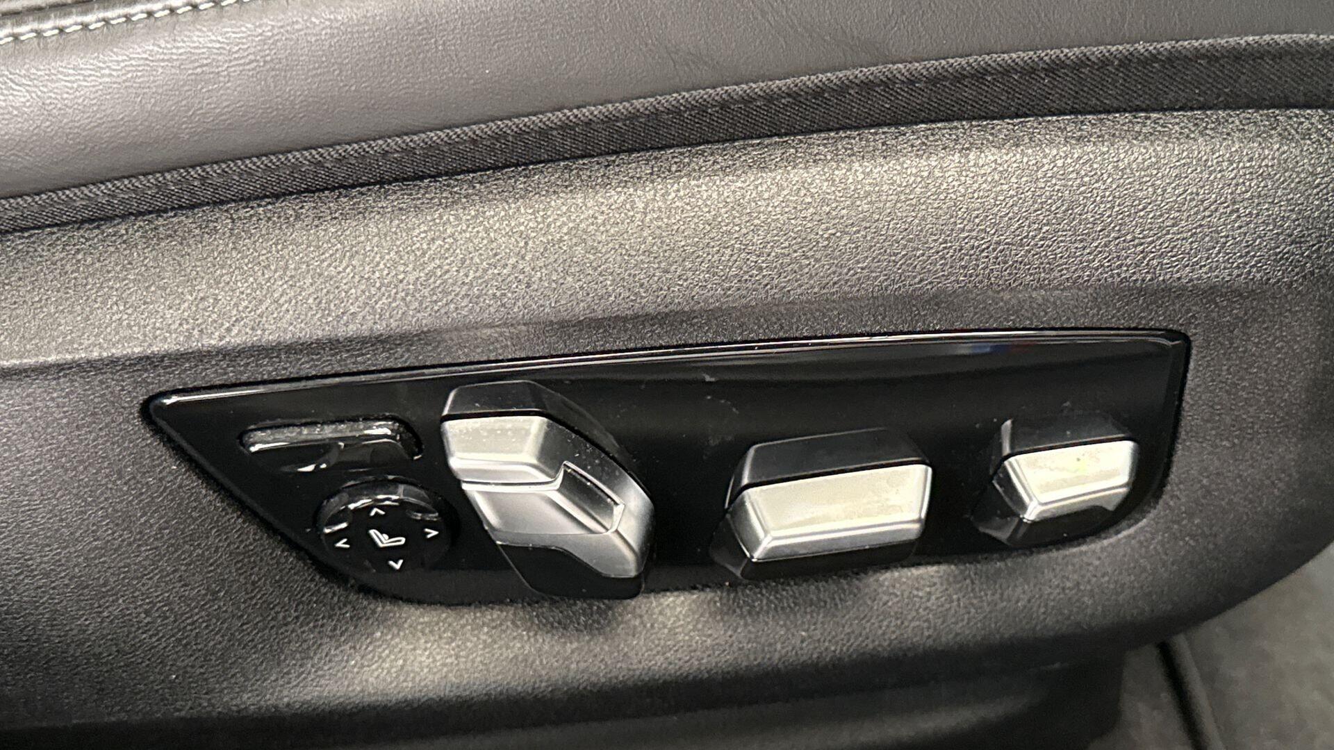BMW 5 Series view 25