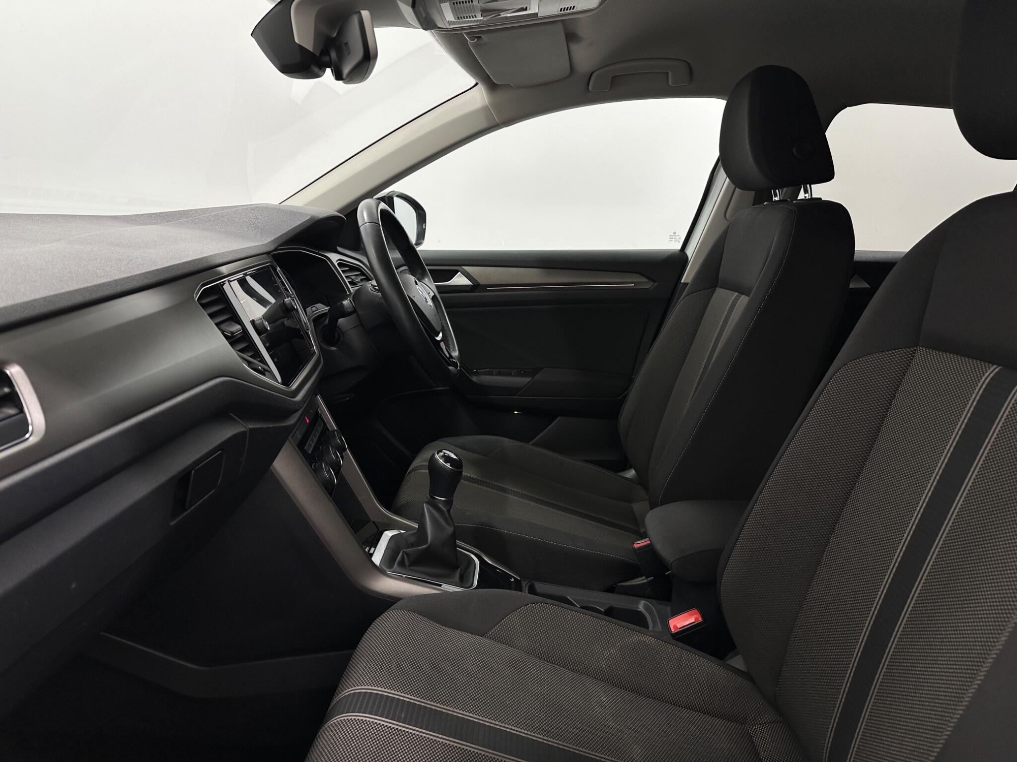 Volkswagen T-Roc view 34