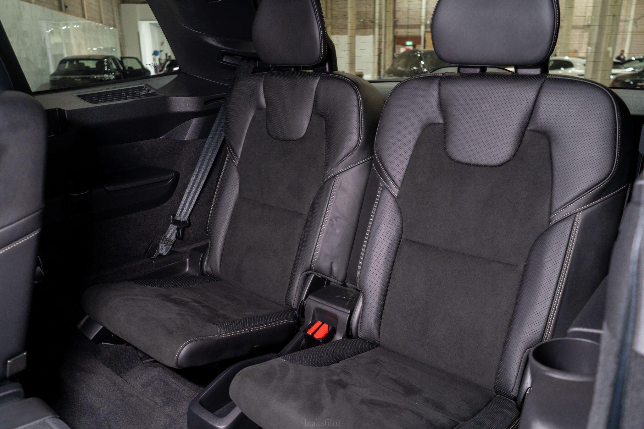 Volvo XC90 view 21