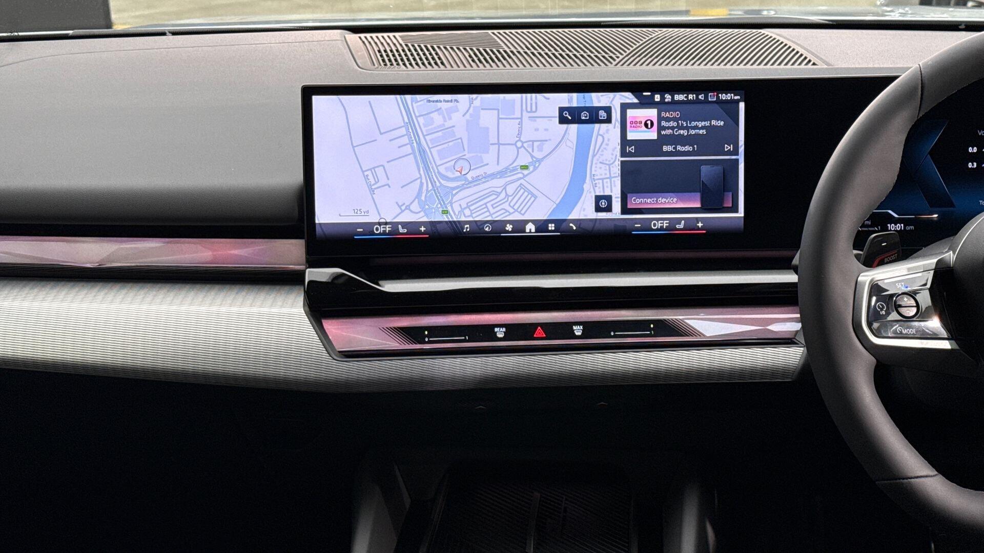 BMW 5 Series view 8