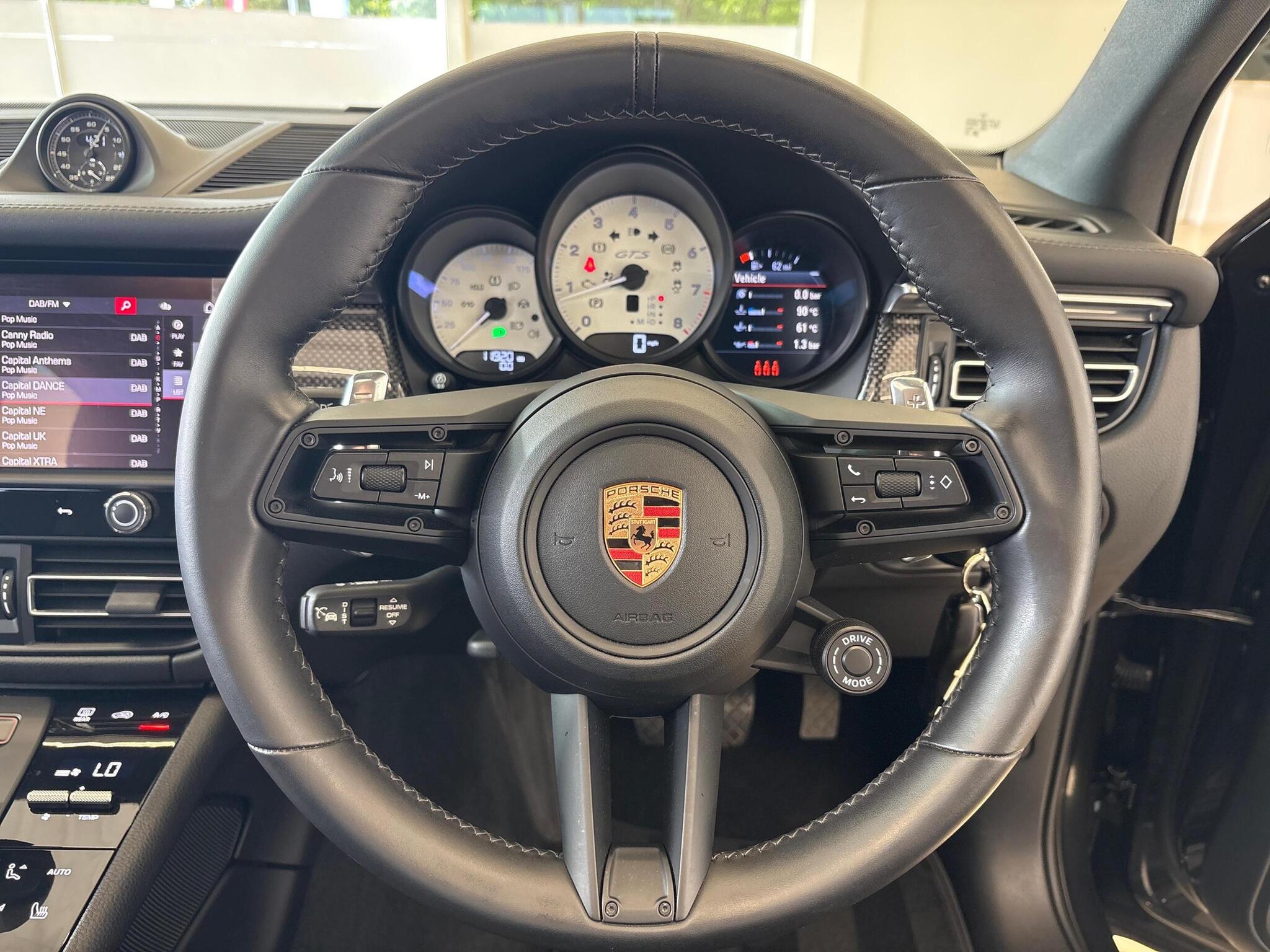 Porsche Macan view 16