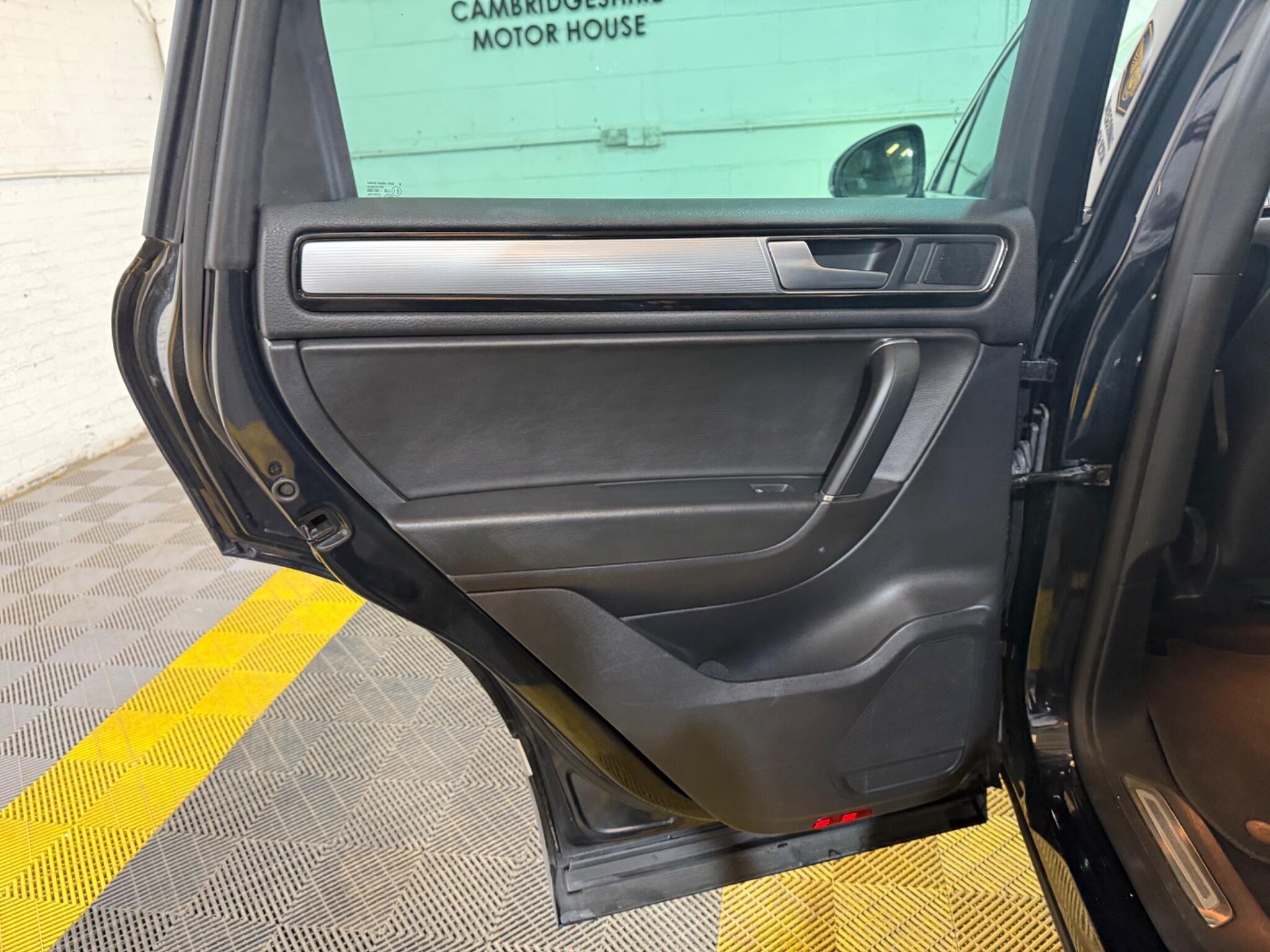 Volkswagen Touareg view 46