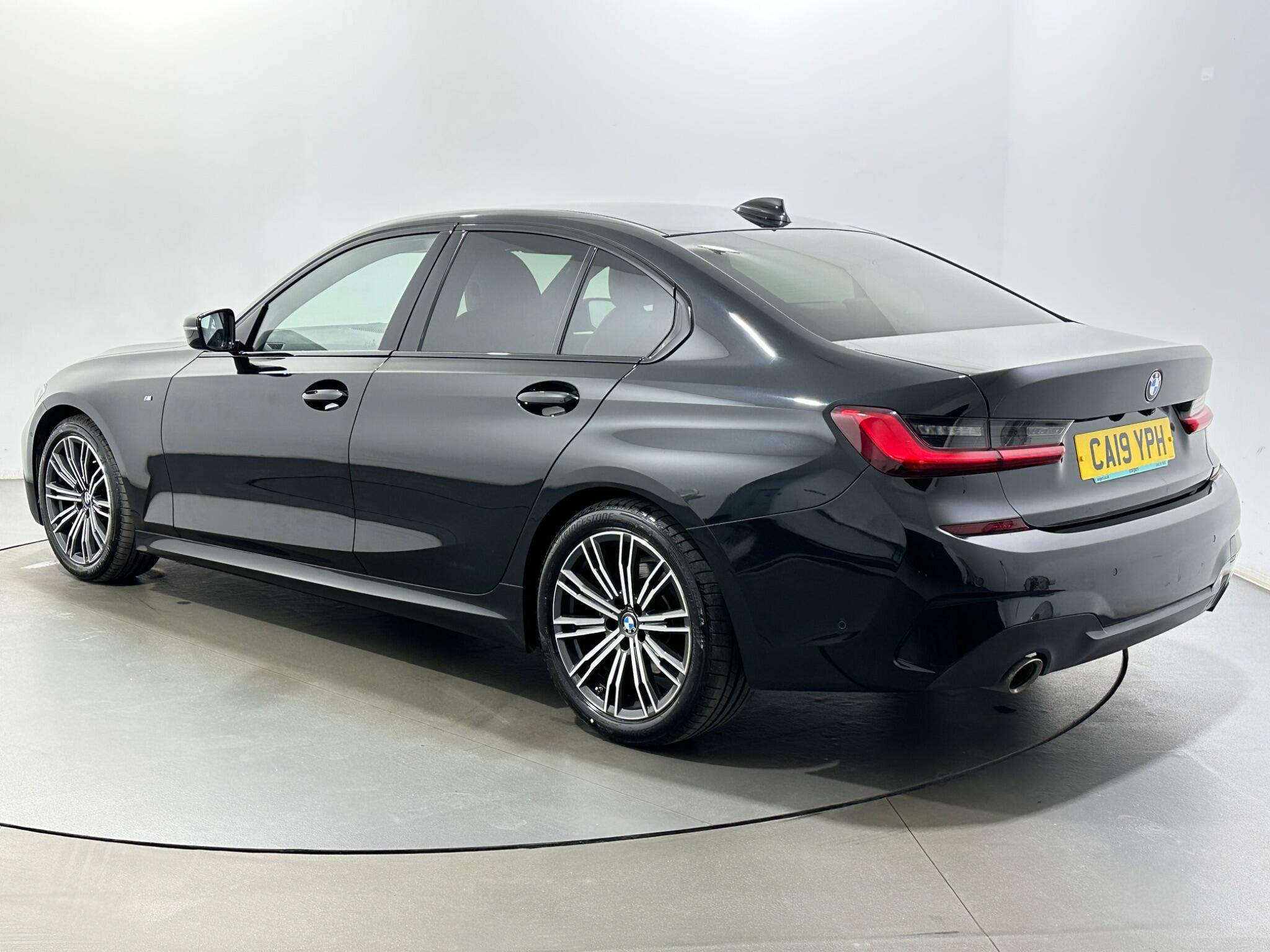 BMW 3 Series view 6
