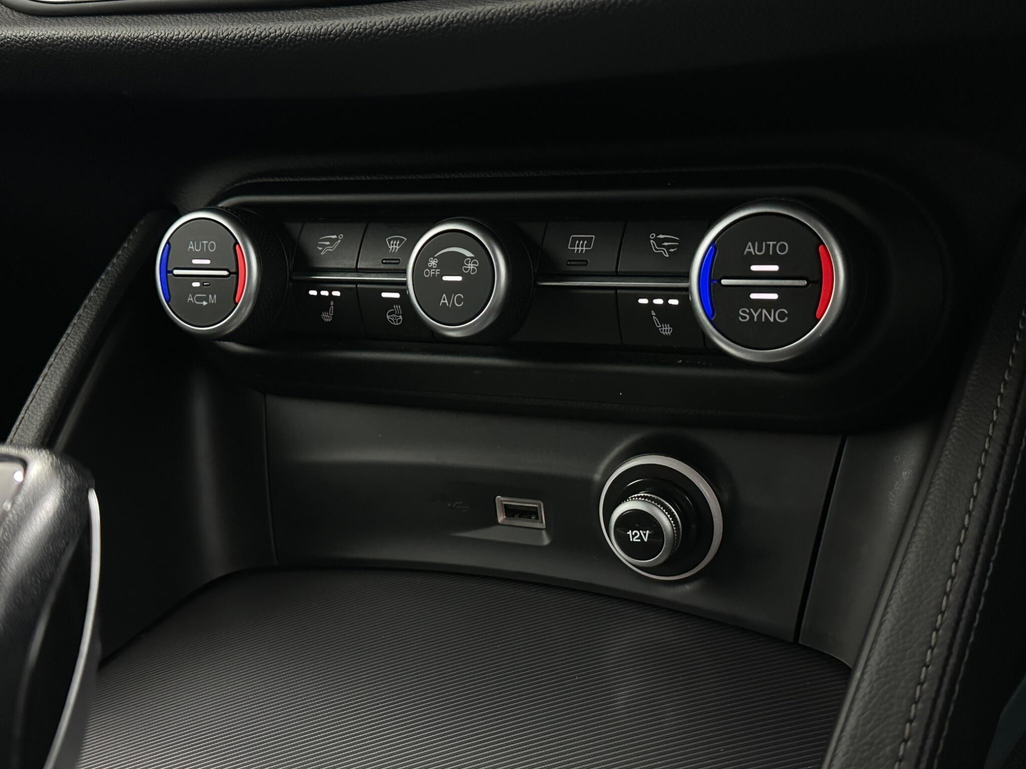 Alfa Romeo Stelvio view 23