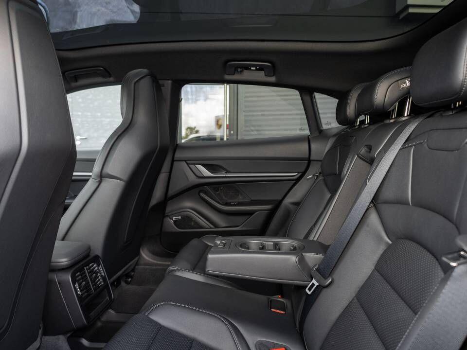 Porsche Taycan view 15