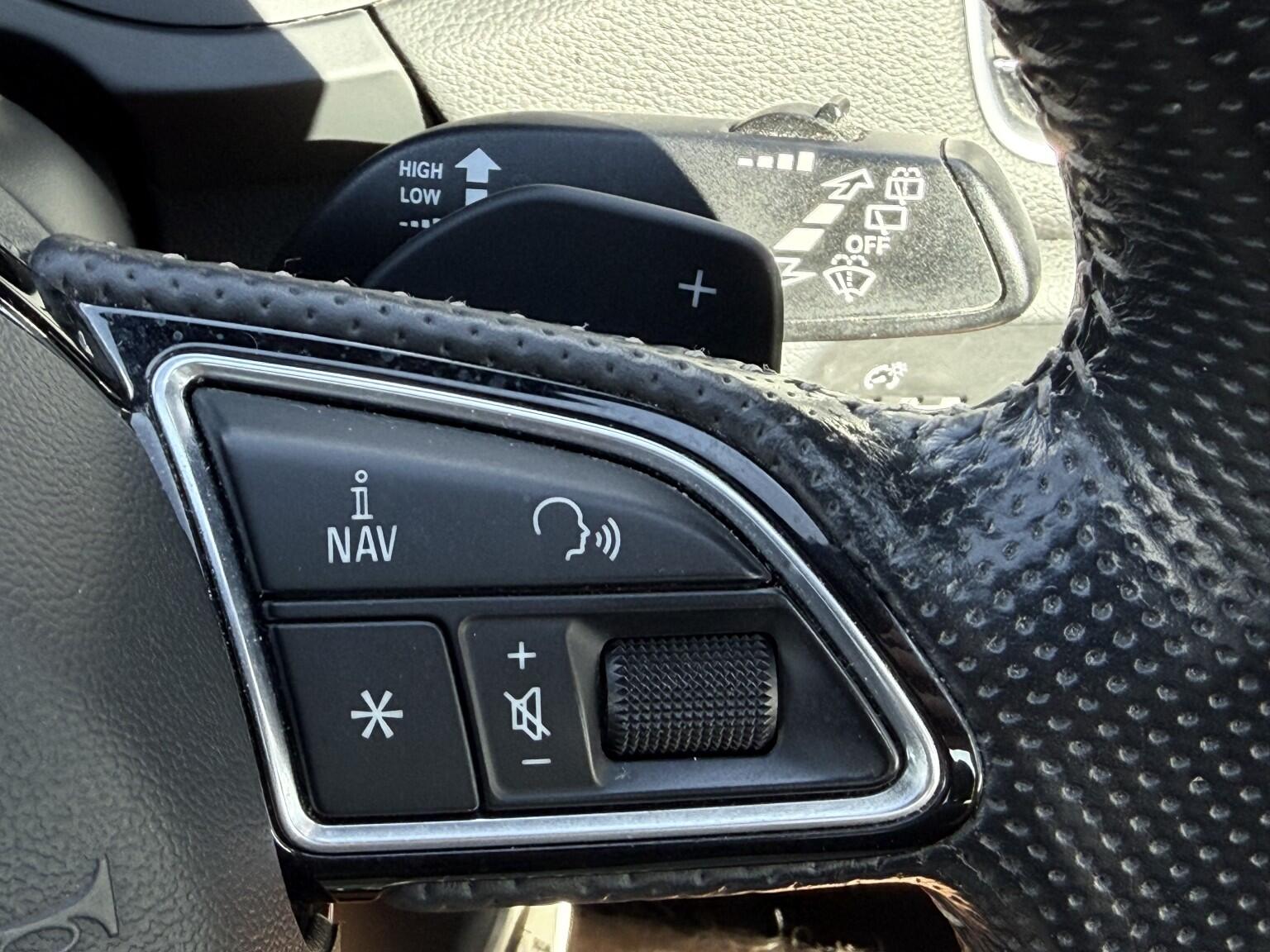Audi Q3 view 30