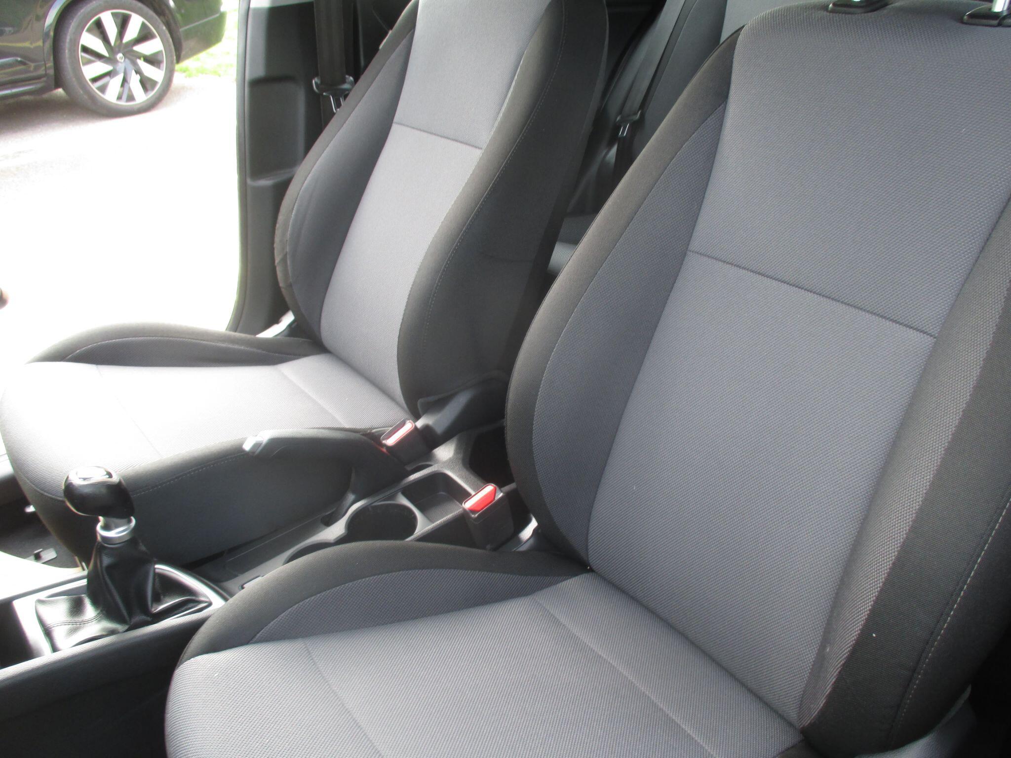 Hyundai i20 view 35
