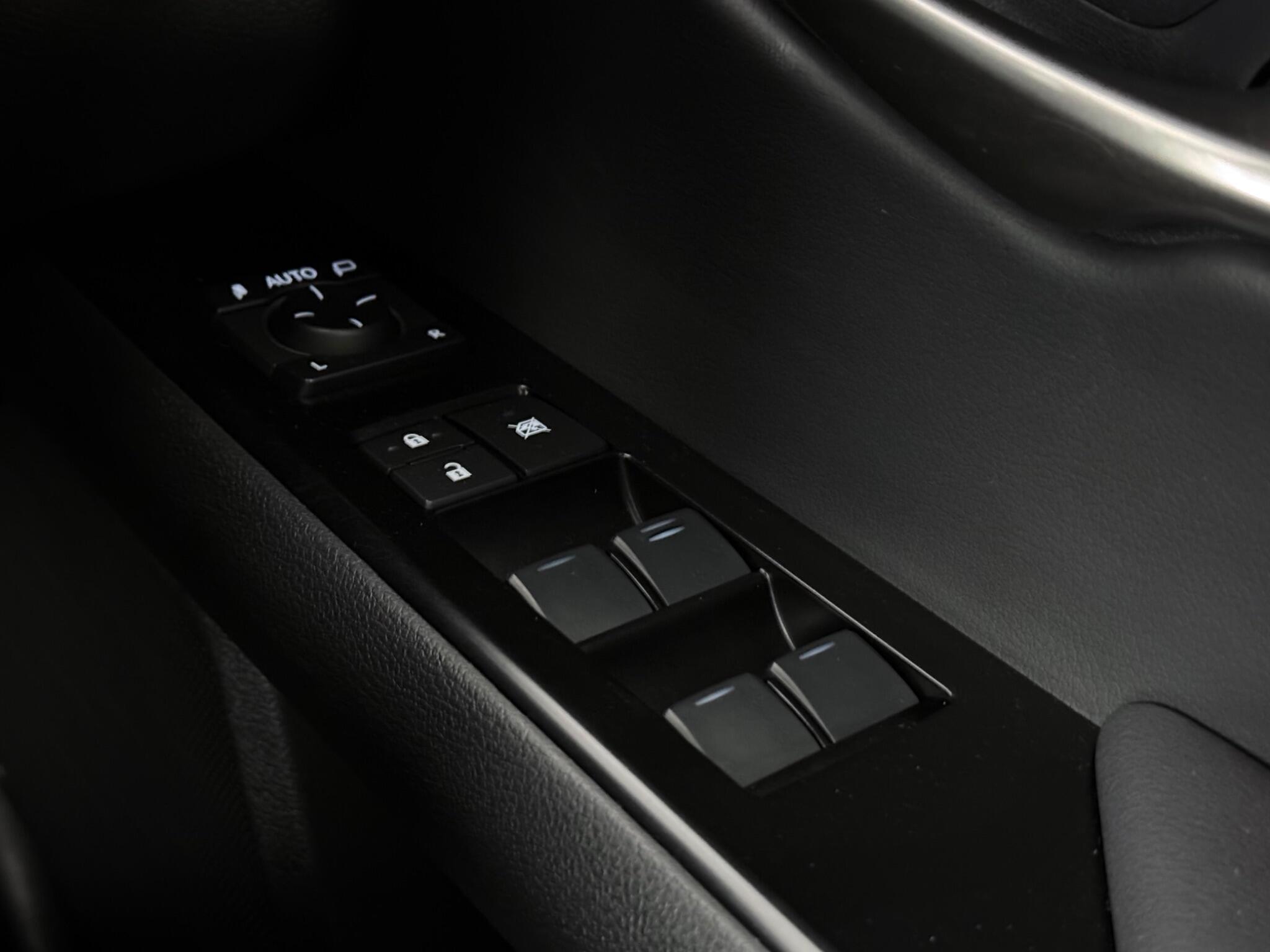 Lexus Ux view 18