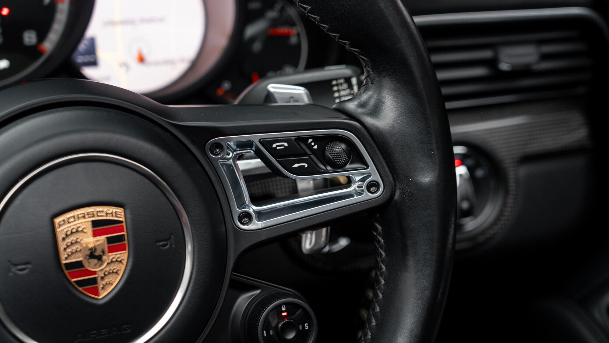 Porsche 911 view 26