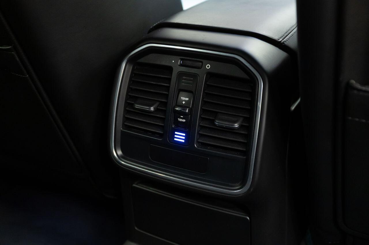 Porsche Macan view 17