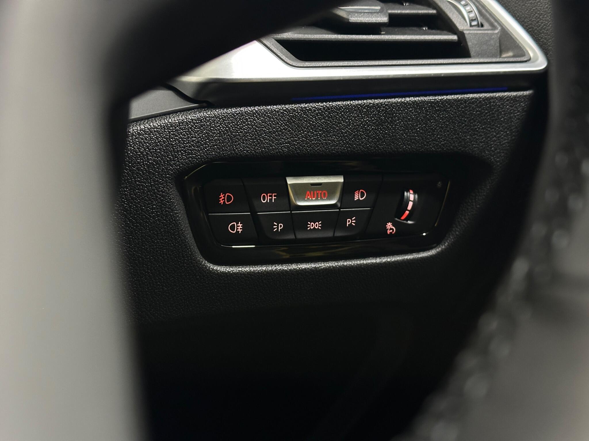 BMW 3 Series view 18