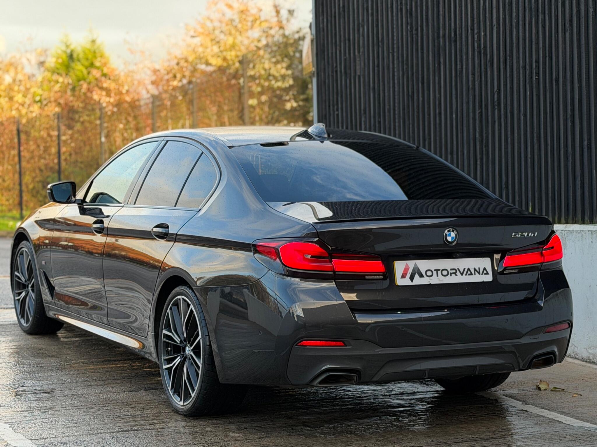 BMW 5 Series view 12