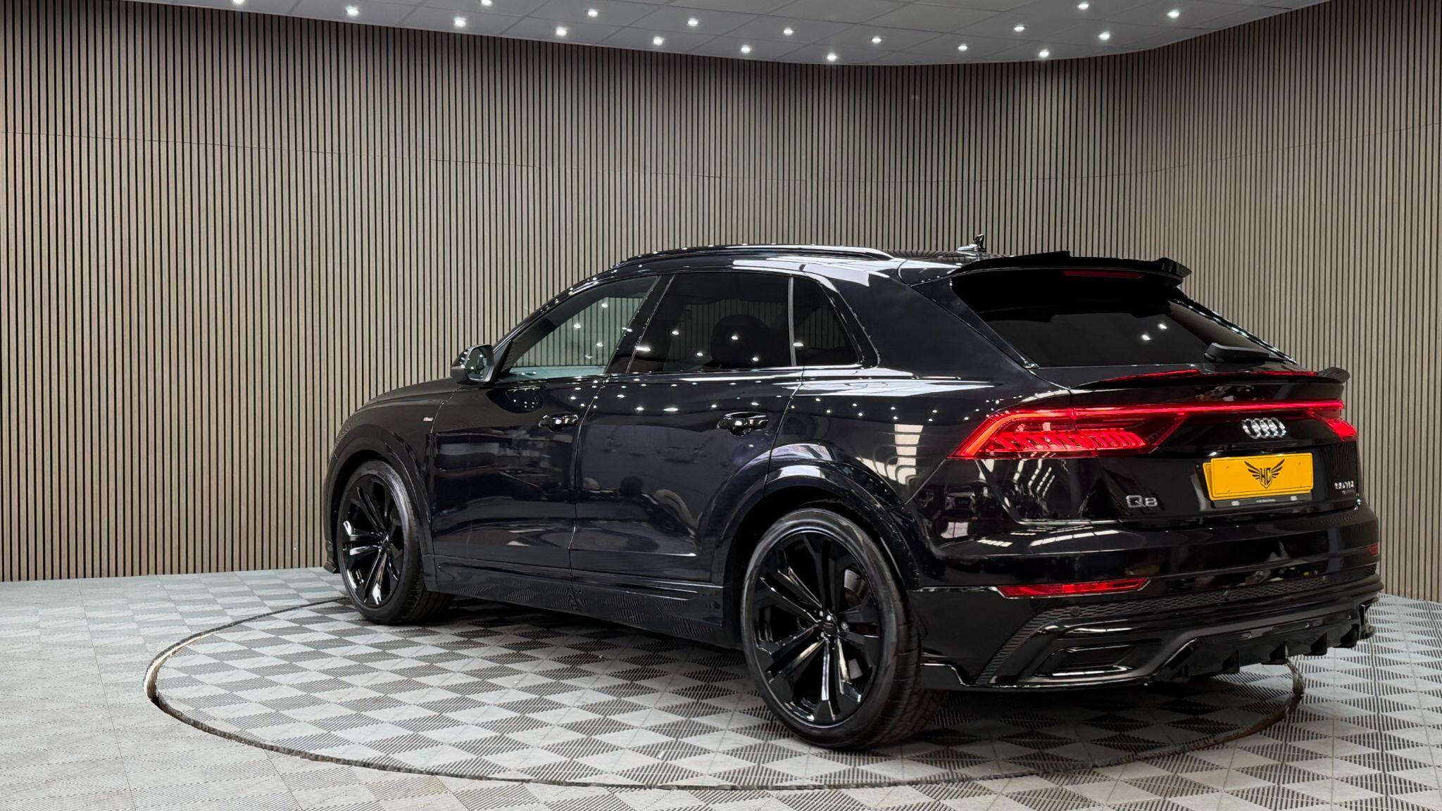 Audi Q8 view 47