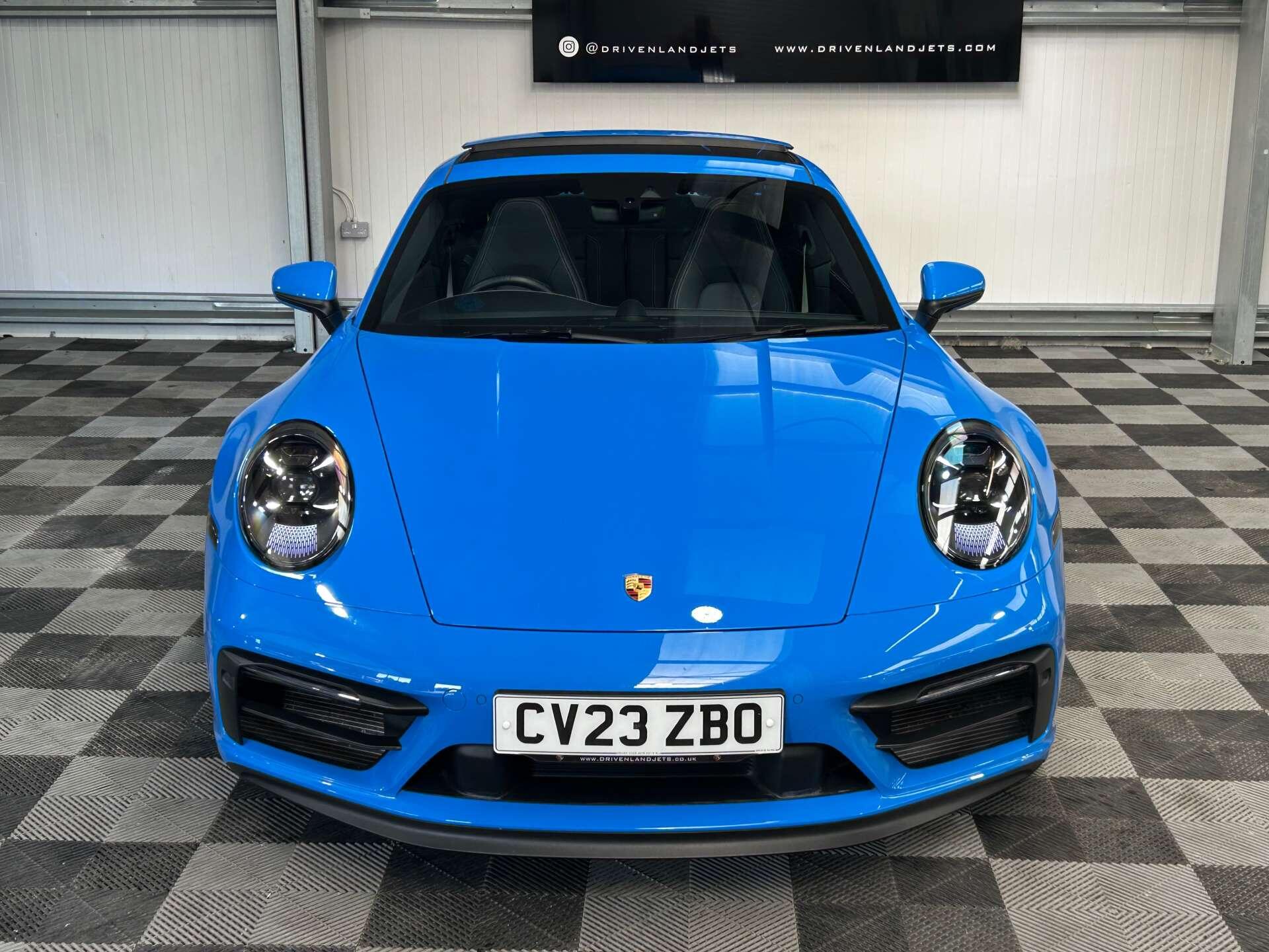 Porsche 911 view 4