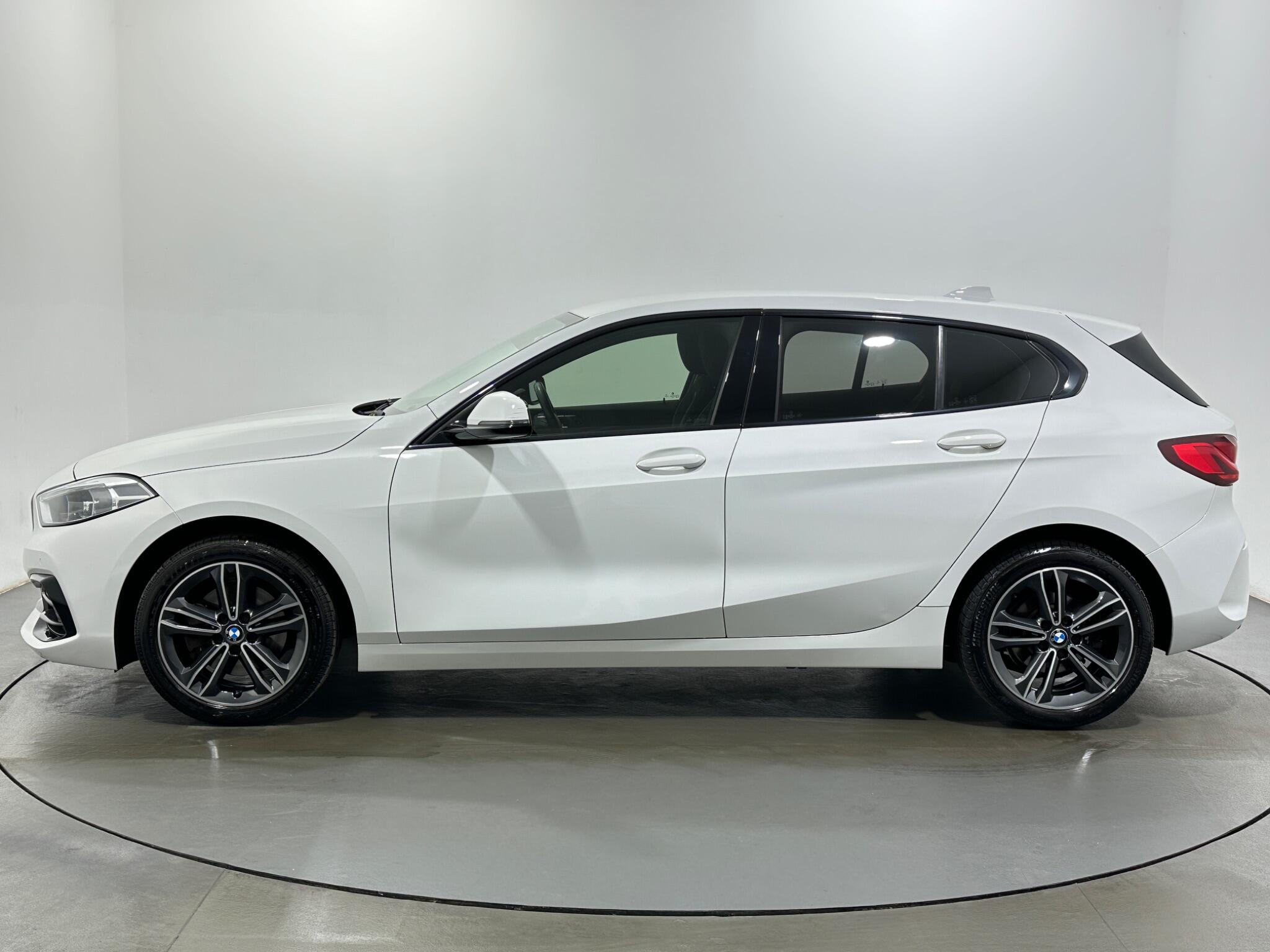 BMW 1 Series view 5