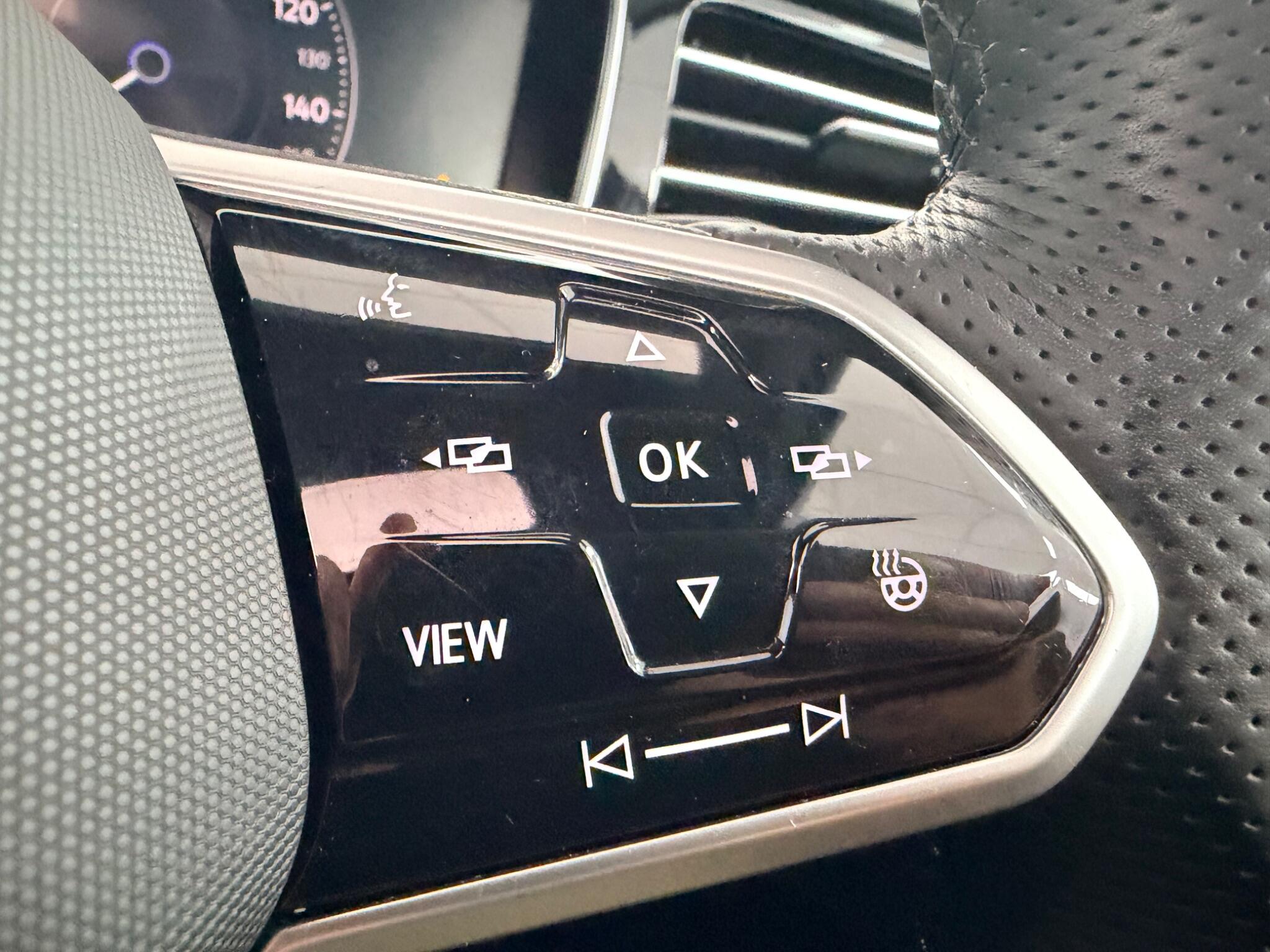 Volkswagen Touareg view 18