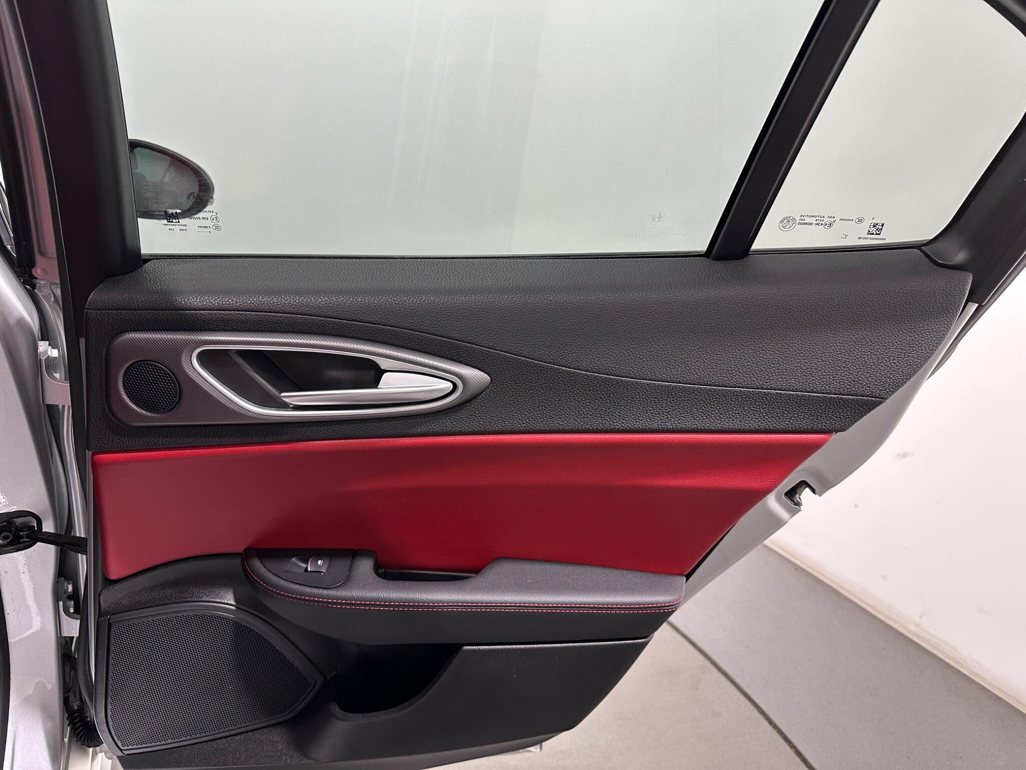 Alfa Romeo Giulia view 43