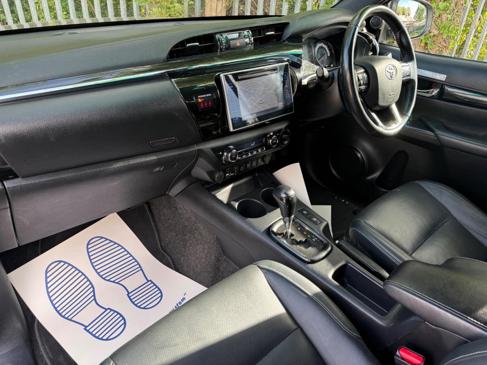 Toyota Hilux view 12