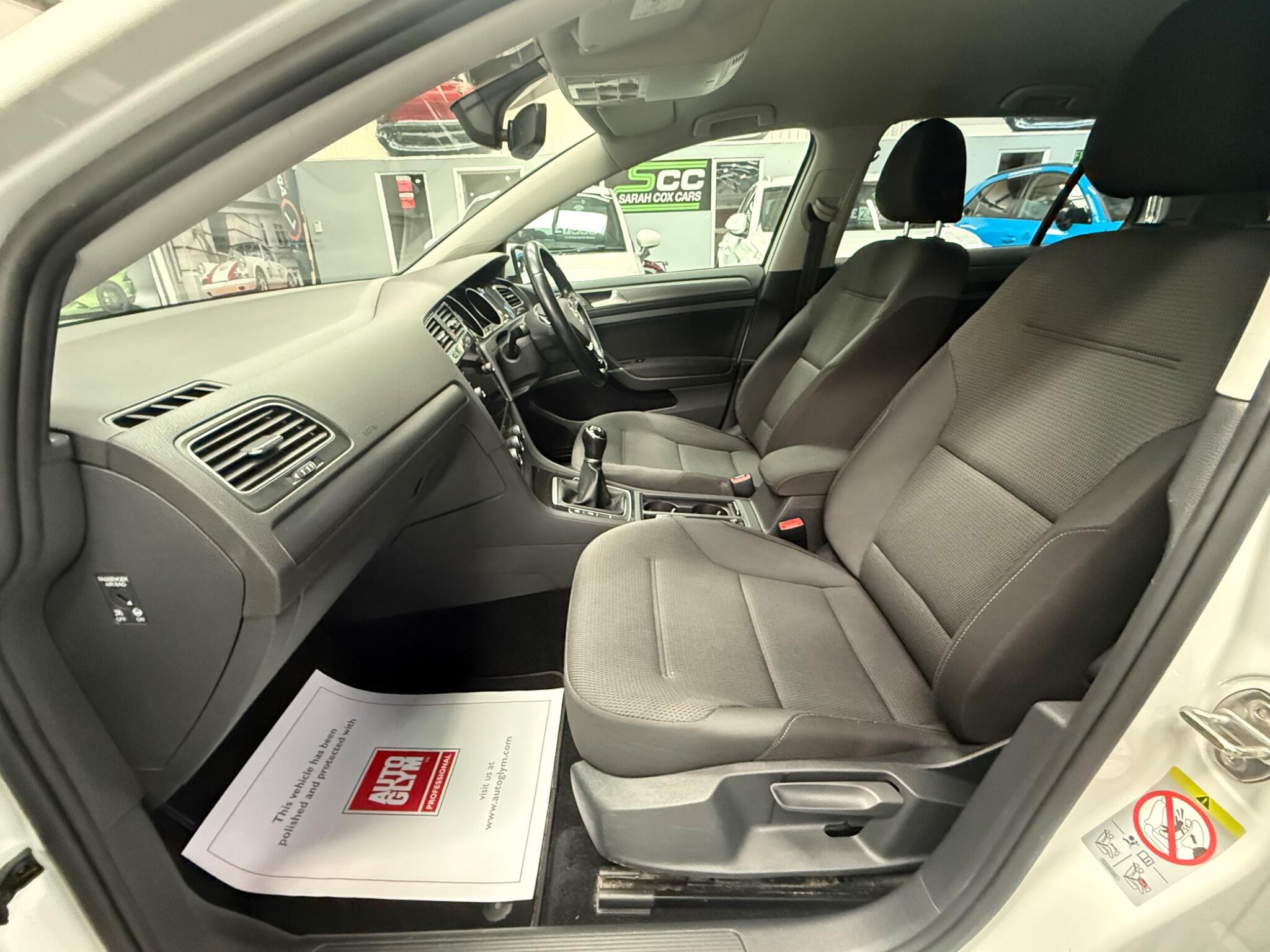 Volkswagen Golf view 9