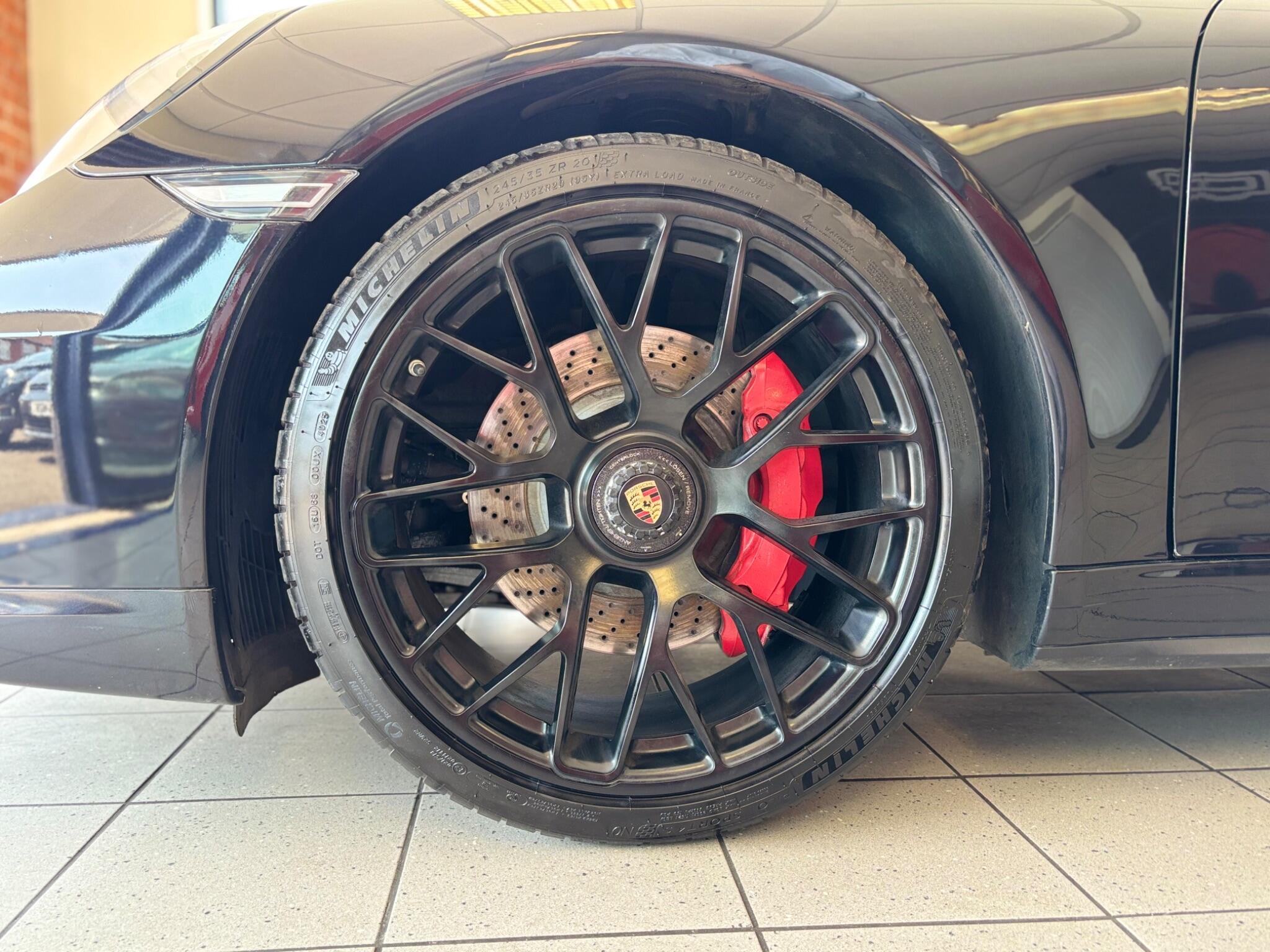 Porsche 911 view 19