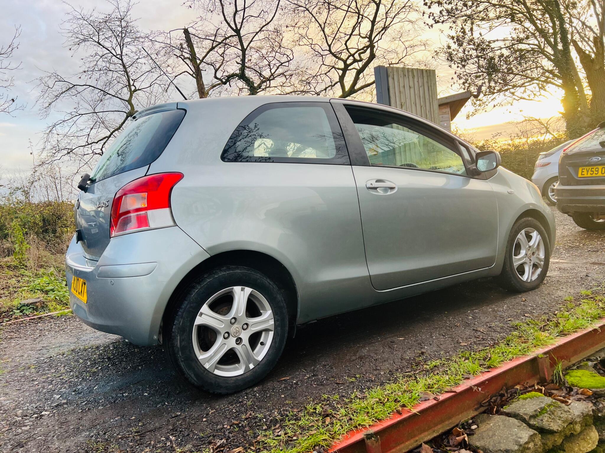 2010 Toyota Yaris 1.33 Dual VVT-i TR Euro 4 (s/s) 3dr • 91,593 miles image 4