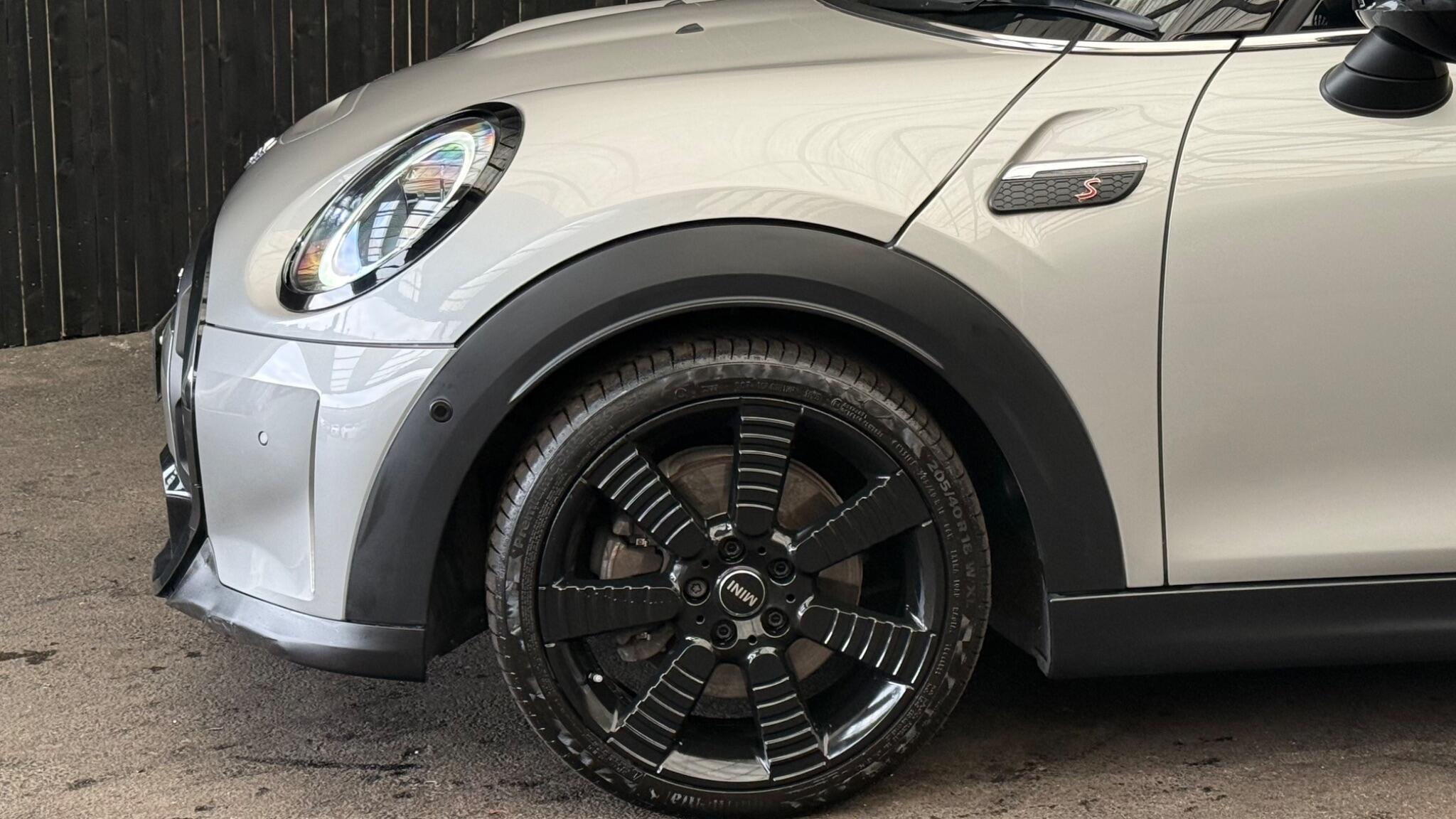 Mini Hatch view 9