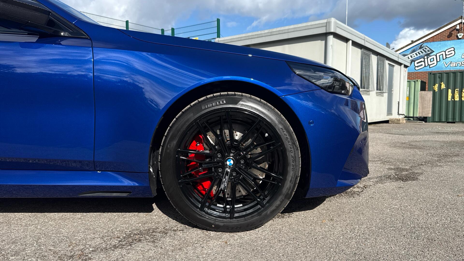 BMW M5 view 14