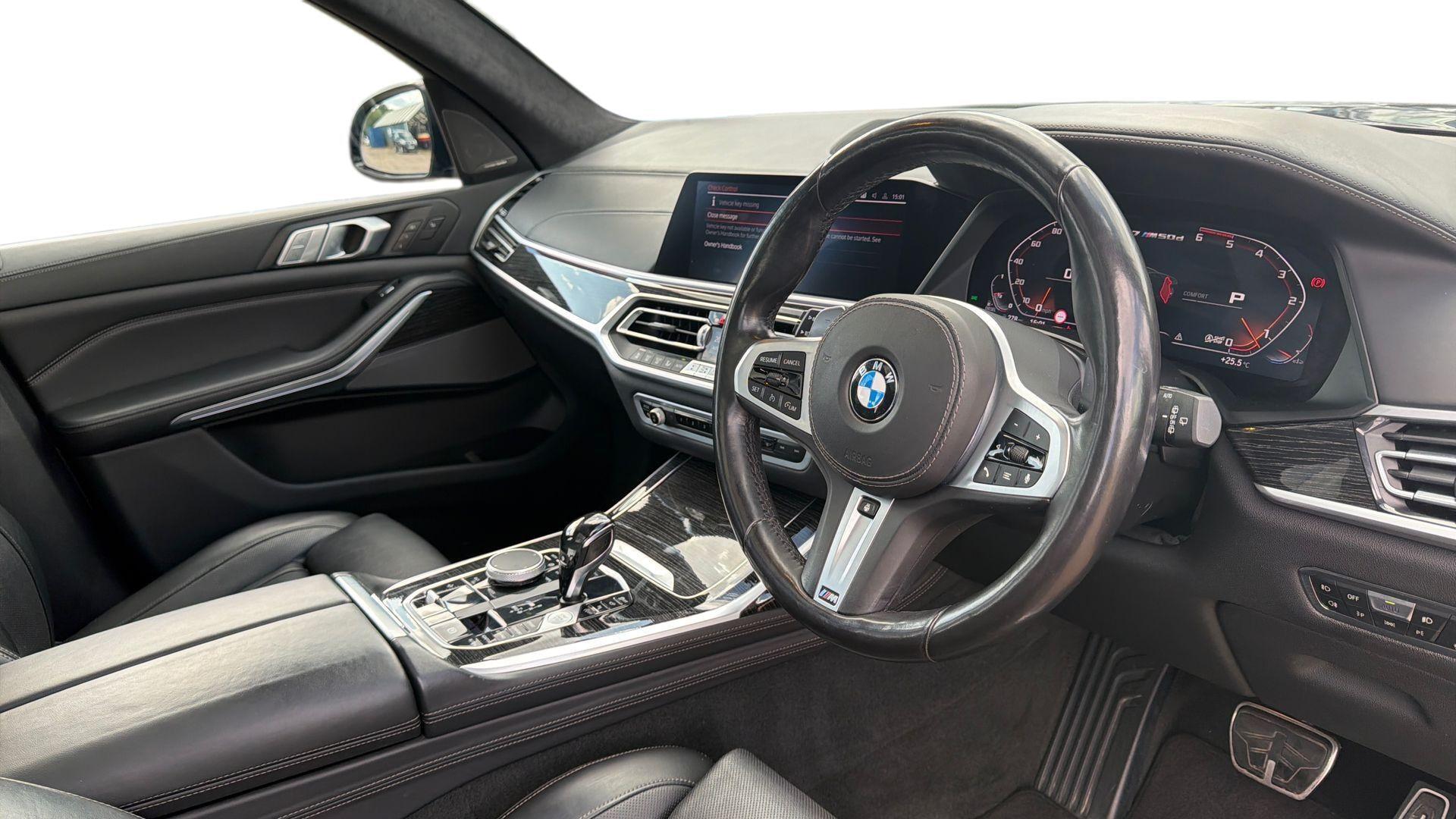 BMW X7 view 6