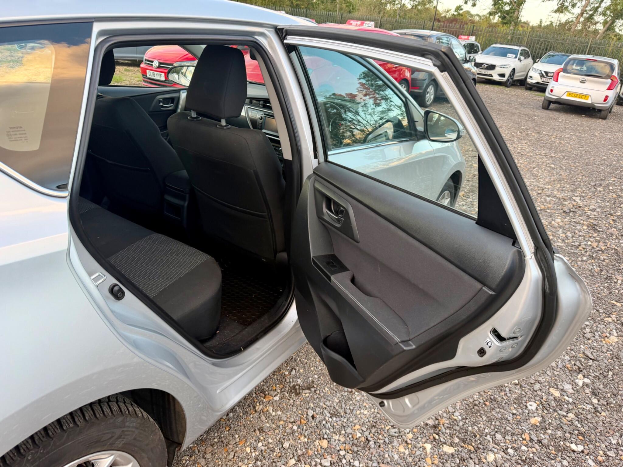 Toyota Auris view 35